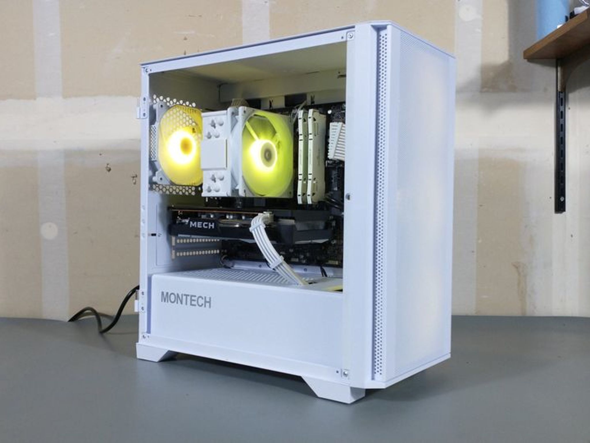 White Mid Range PC Build | Intel i3-12100F | RX 6600 | 16GB DDR4 RAM