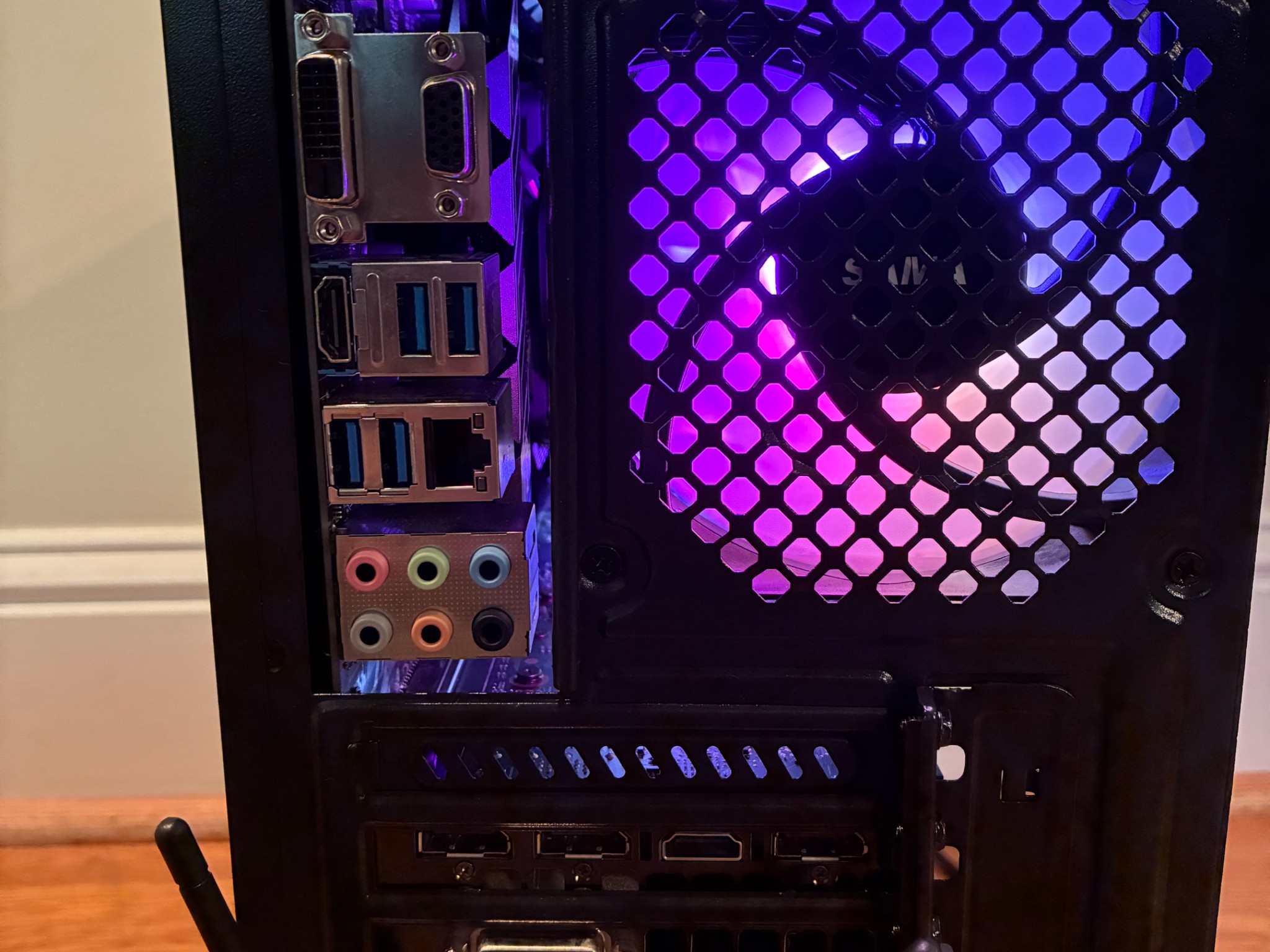 GTX 1070 R5 1600 ARGB GAMING PC 32GB 1TB SSD WiFi WINDOWS 10