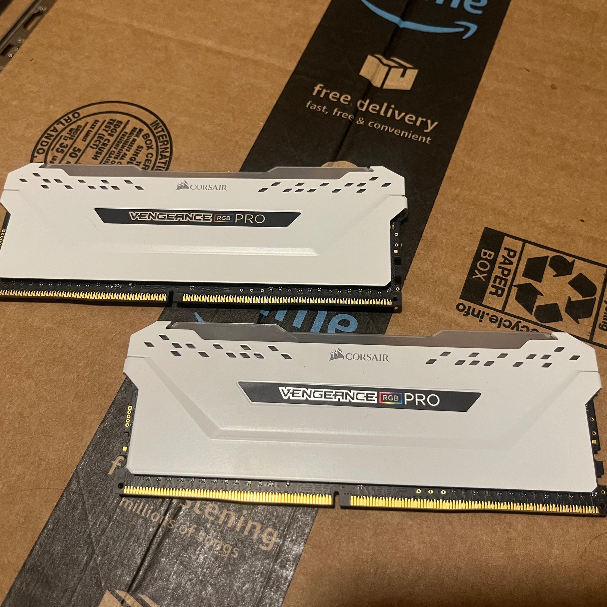 Corsair Vengeance RBG Pro 3200 16gb White