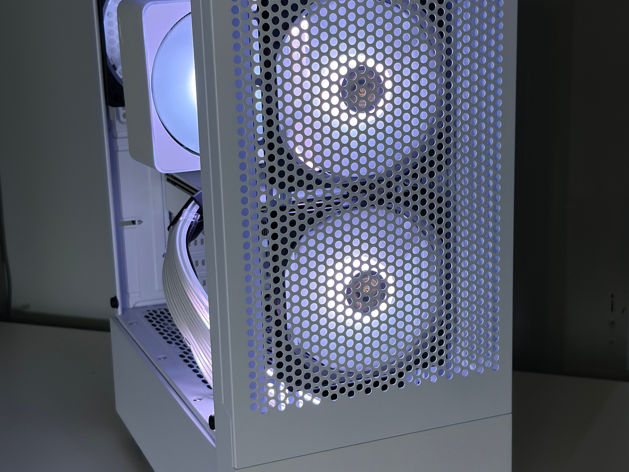 White Gaming PC | i7 + RTX 2060 Super | 16GB 3200MHz | Ready to Play