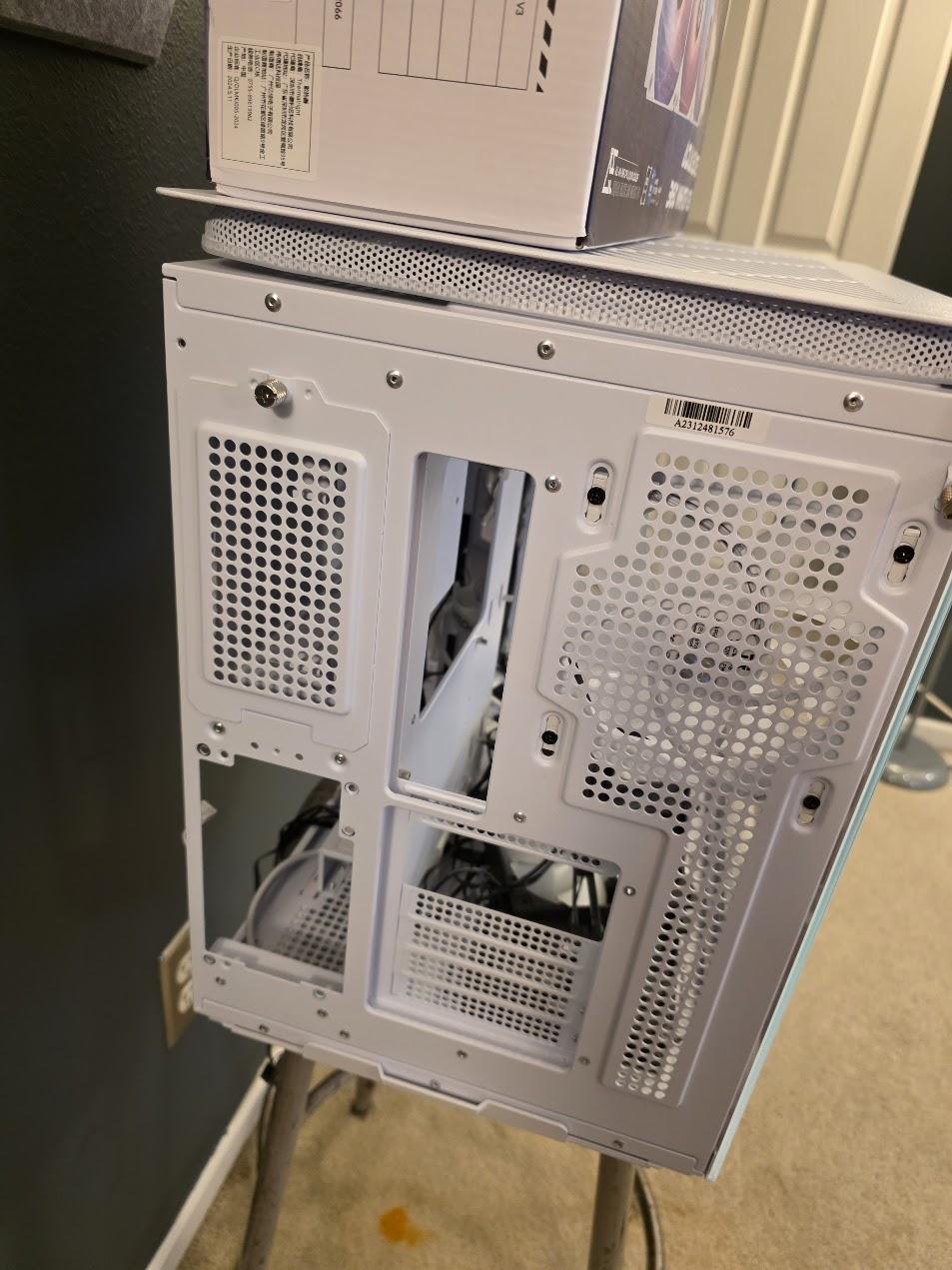 Montech KING 95 Computer Case/MOUNTAIN Displaypad With Aqua Elite 360 AIO and 9 RGB Fans PLUS