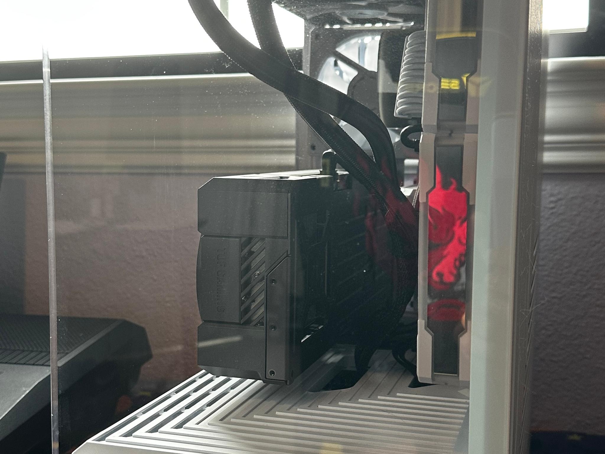 White & Black Hyte Y40, 7800x3d paired with an ASUS TUF 5070ti 16gb