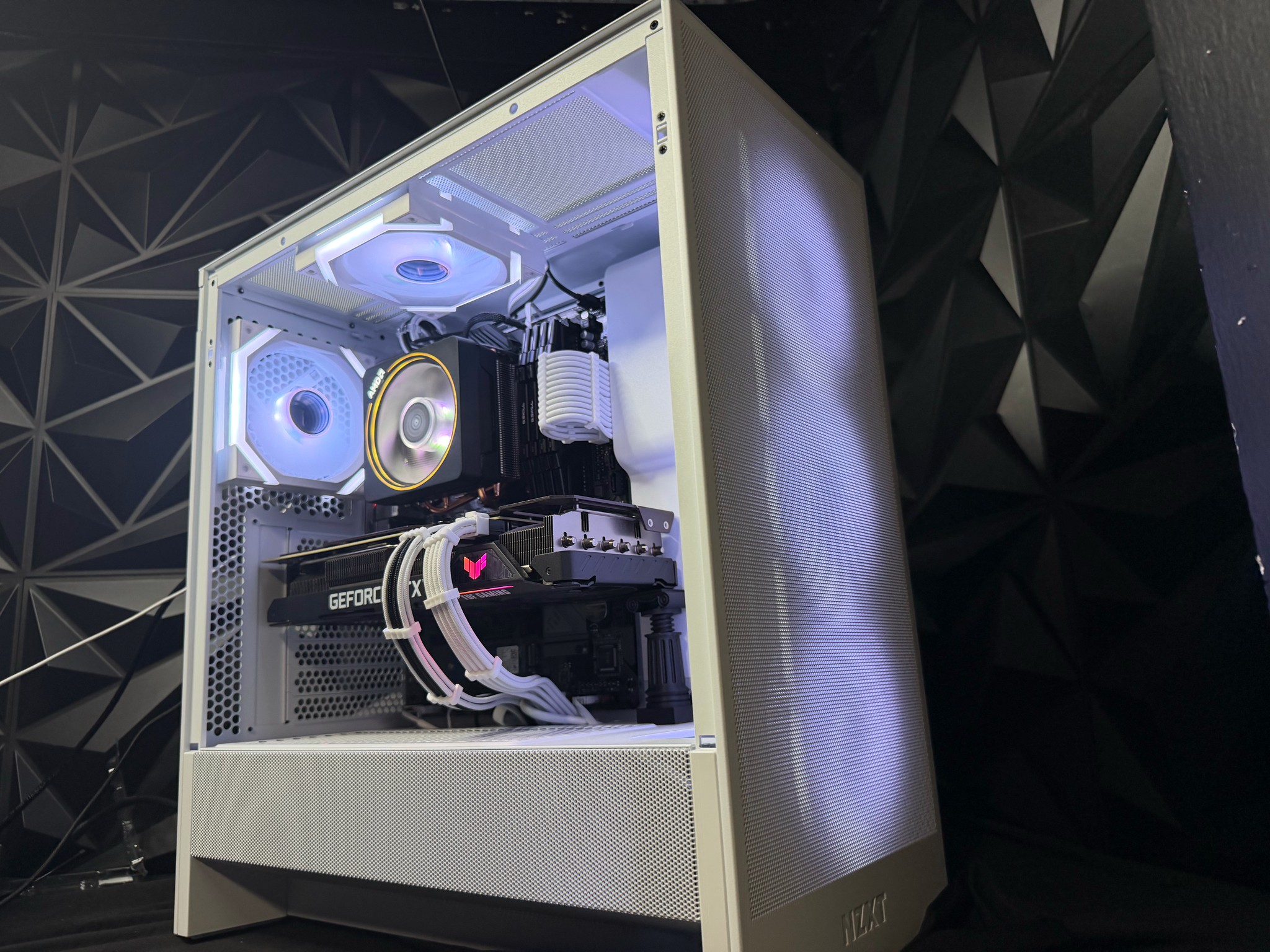 ⚪⚫🔥 YIN YANG BANG 🔥⚫⚪Ryzen 7 5800XT| RTX 3080 | 32 GB DDR4| 1.25 TB NVMe| 850W PSU