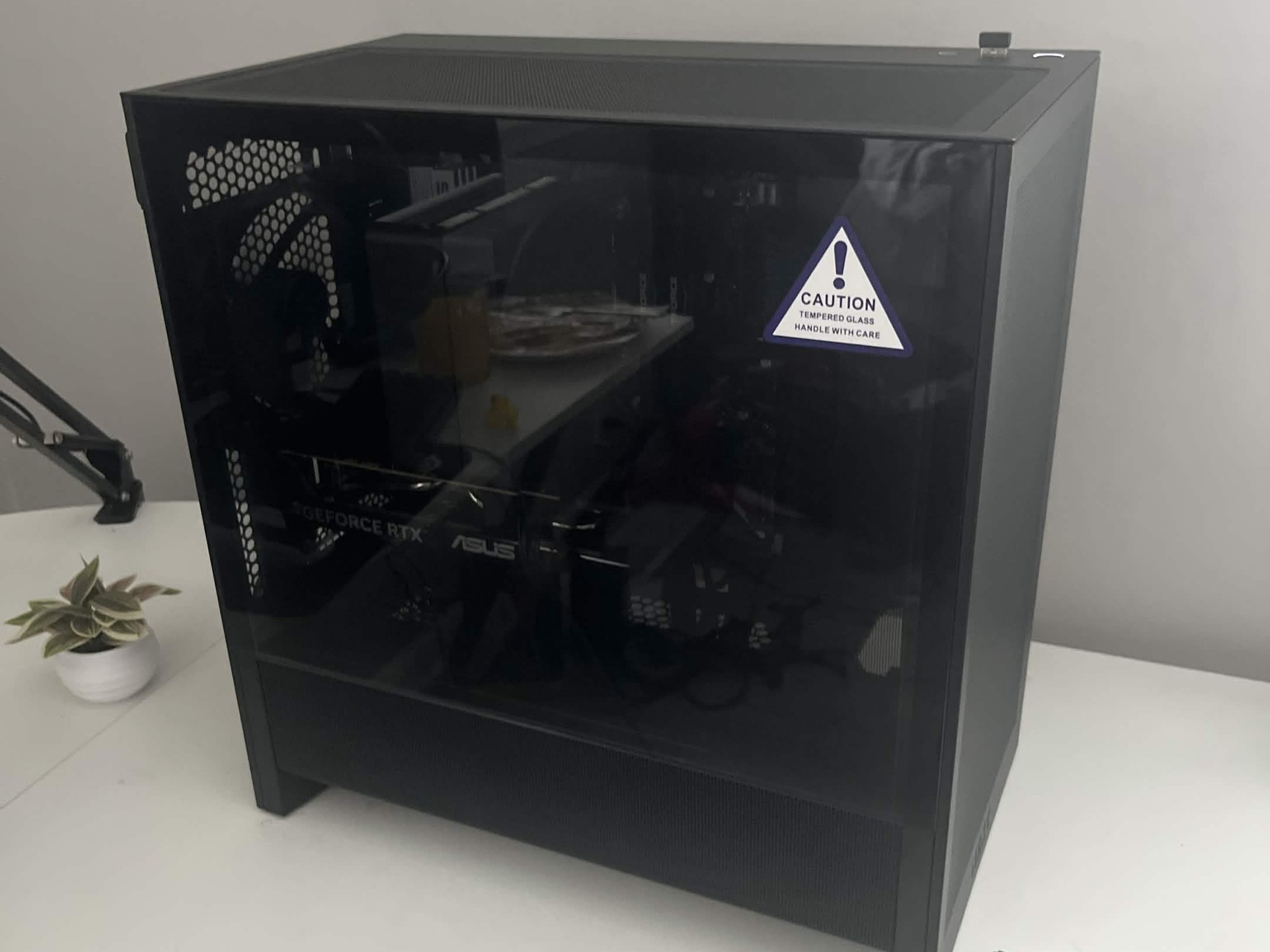 🖥️ RTX 5060 | DDR5 | i5 14400F | Gen 4 NVMe SSD | Black Minimalist Gaming PC