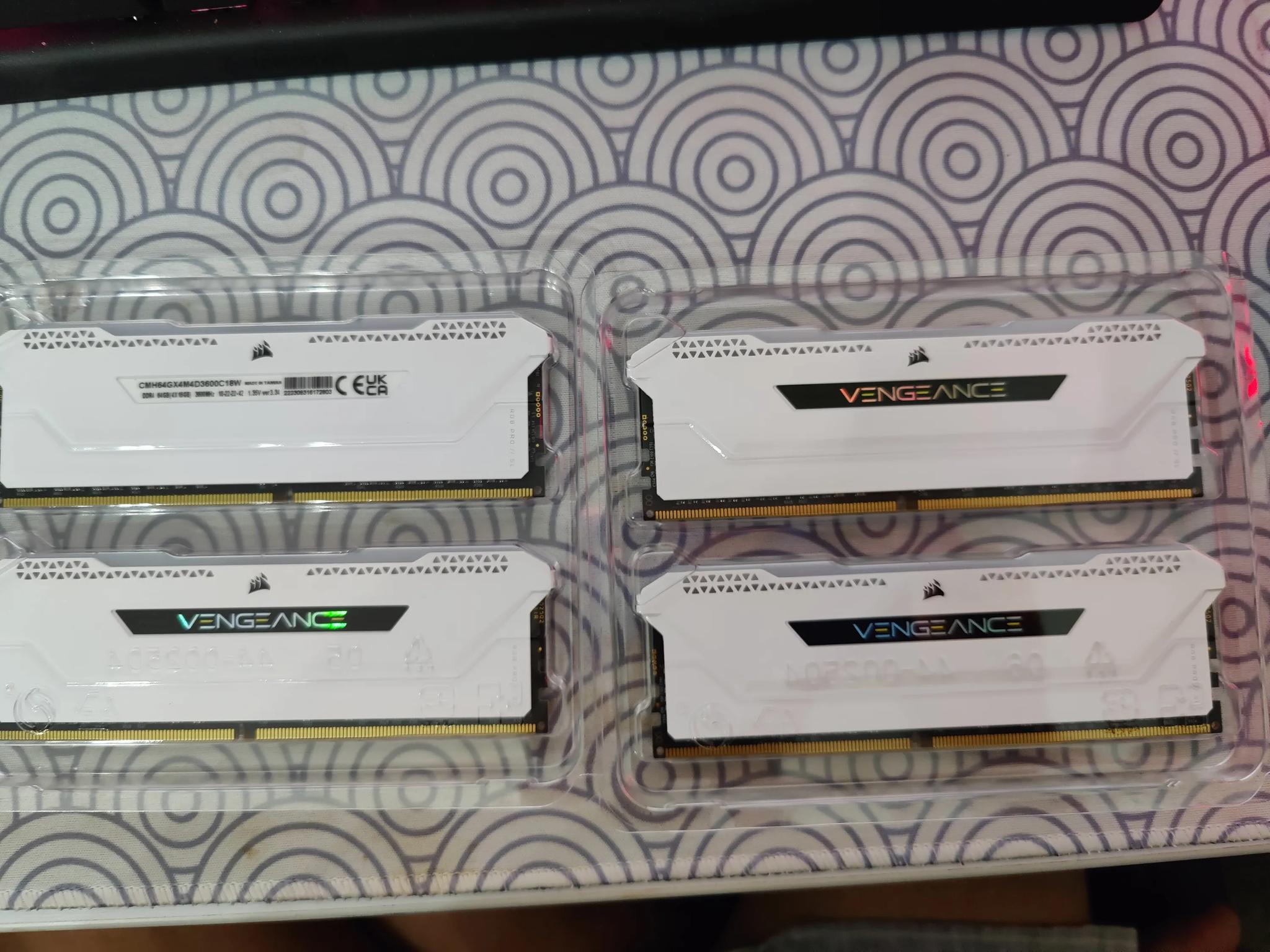 Corsair vengeance RGB Pro SL DDR4 3600MHZ 64GB white