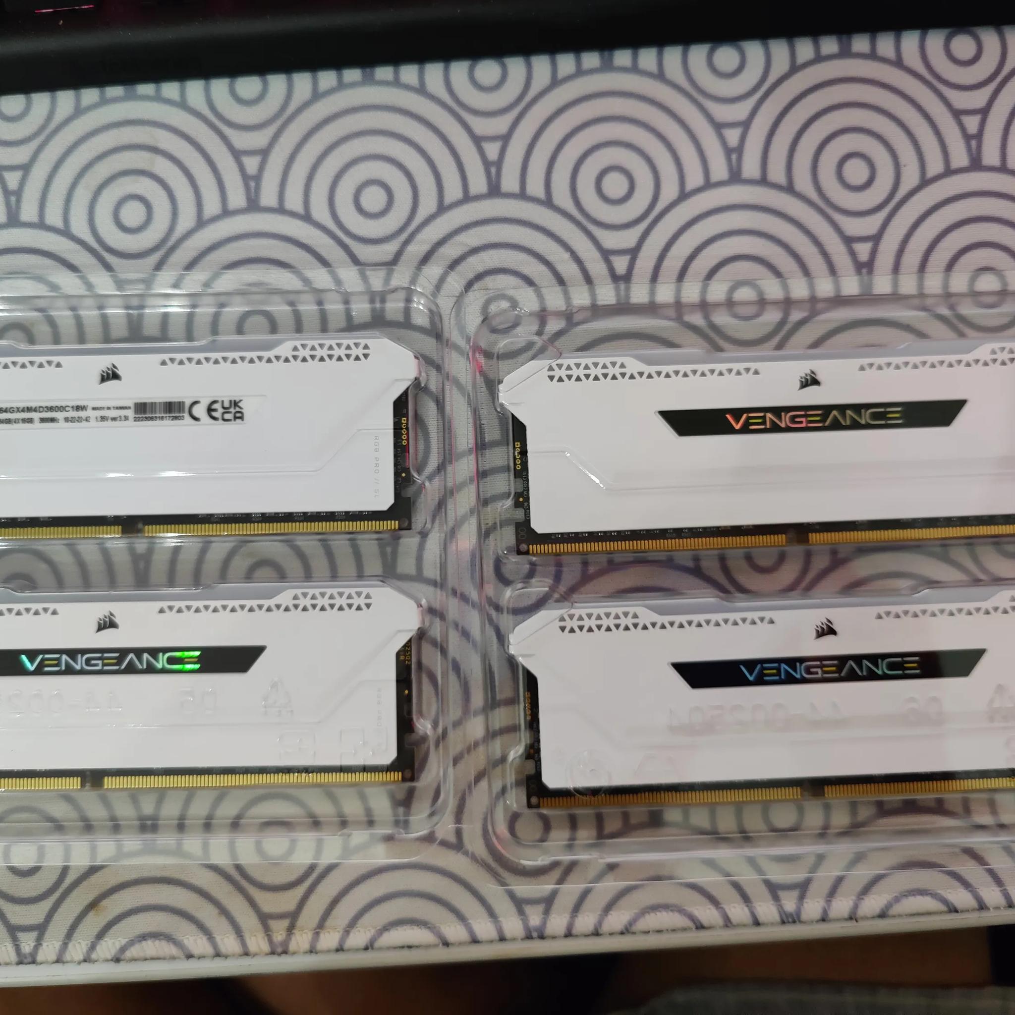 Corsair vengeance RGB Pro SL DDR4 3600MHZ 64GB white