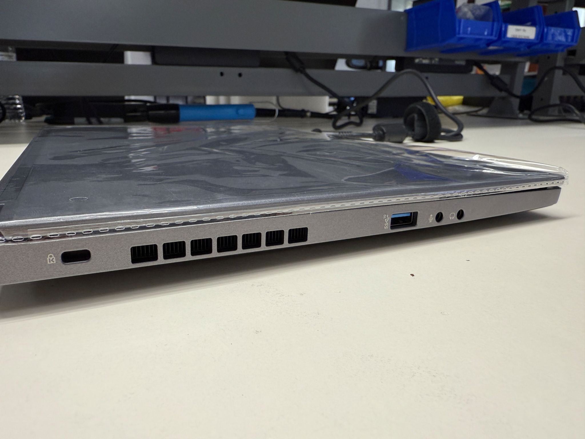 Eluktronics Max-15, i7-10875H, RTX 2080 Super, 32GB Ram, 2x 1TB SSD