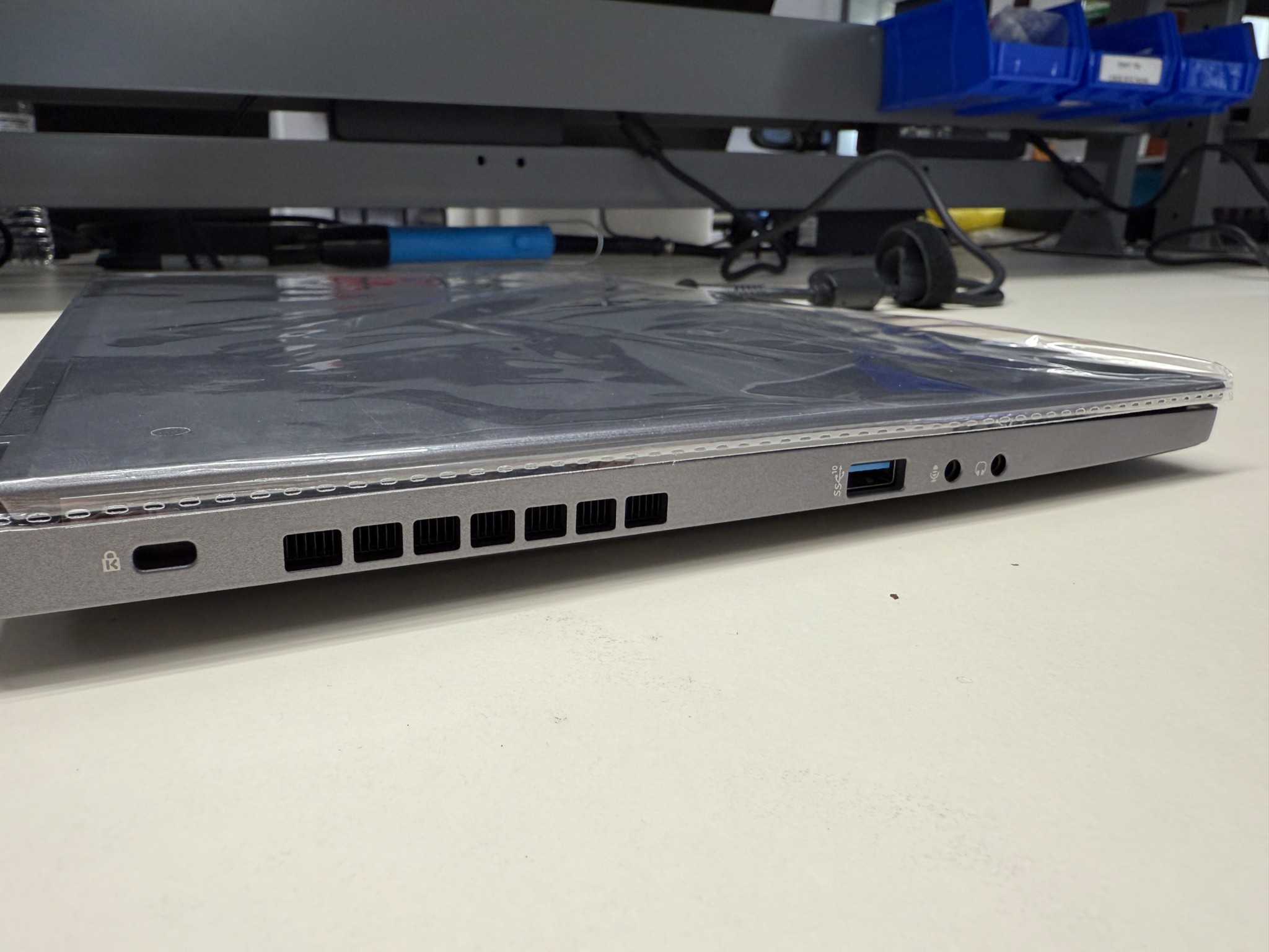 Eluktronics Max-15, i7-10875H, RTX 2080 Super, 32GB Ram, 2x 1TB SSD