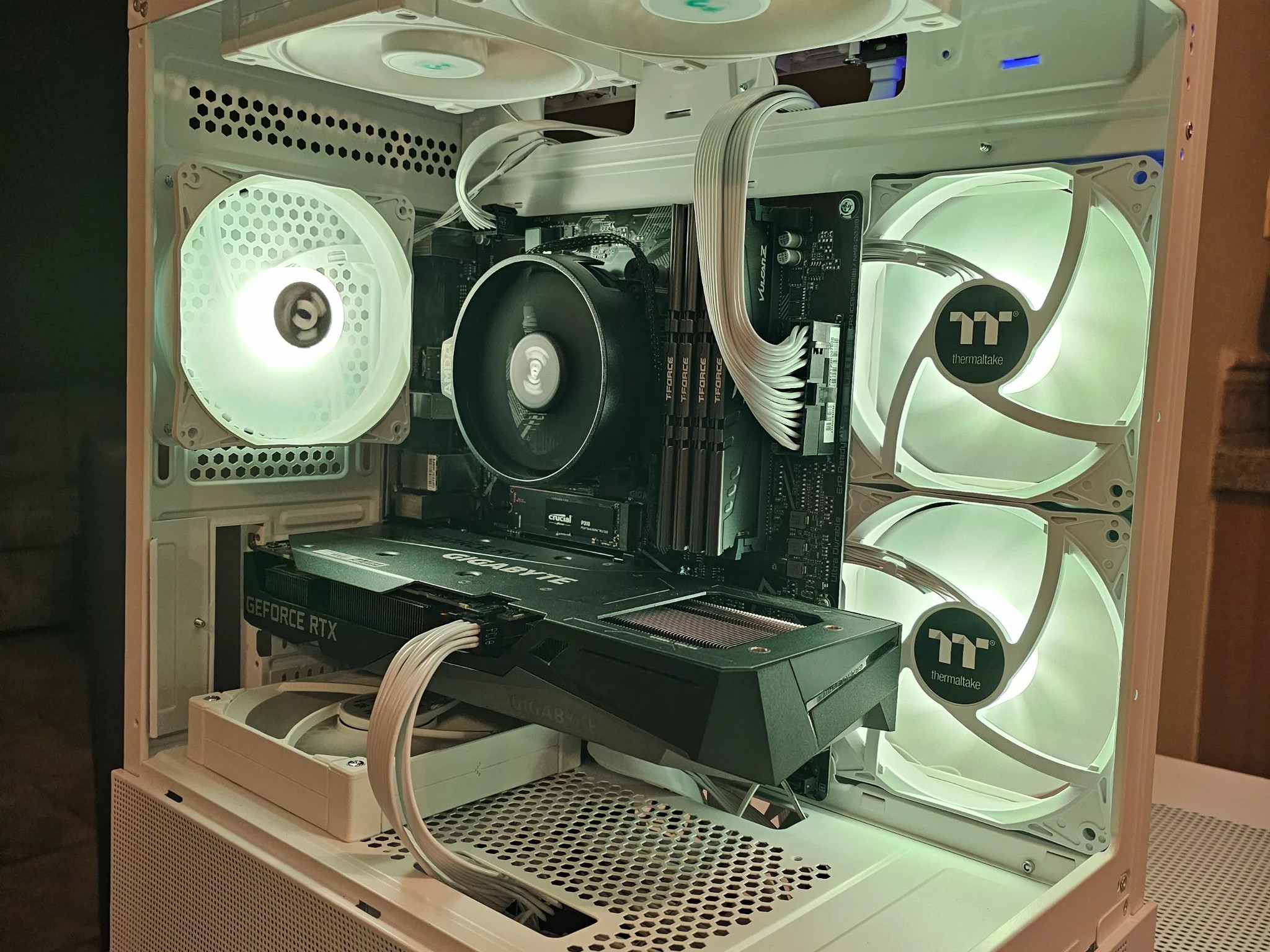 White Swan R1/Gigabyte 3060 12GB/AMD RYZEN 3600