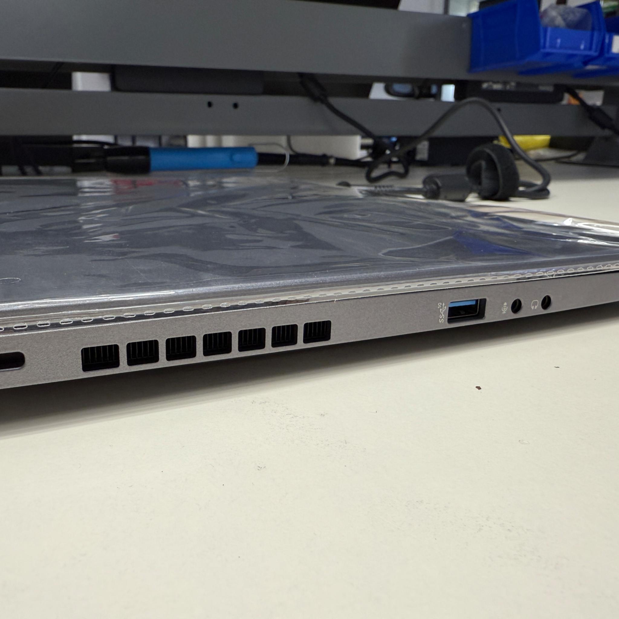Eluktronics Max-15, i7-10875H, RTX 2080 Super, 32GB Ram, 1TB SSD
