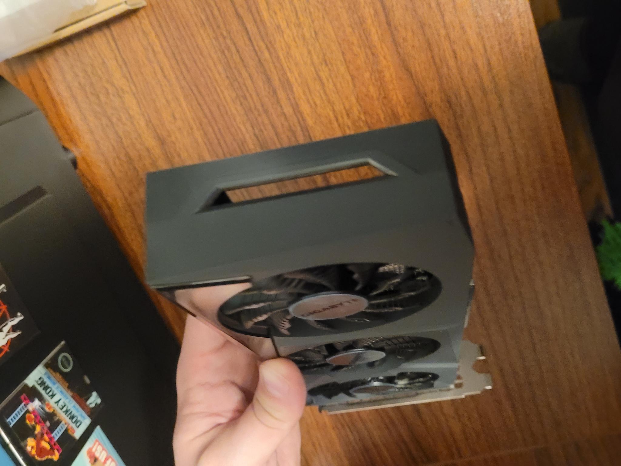 RX 6600, Gigabyte Eagle Triple-fan 8GB