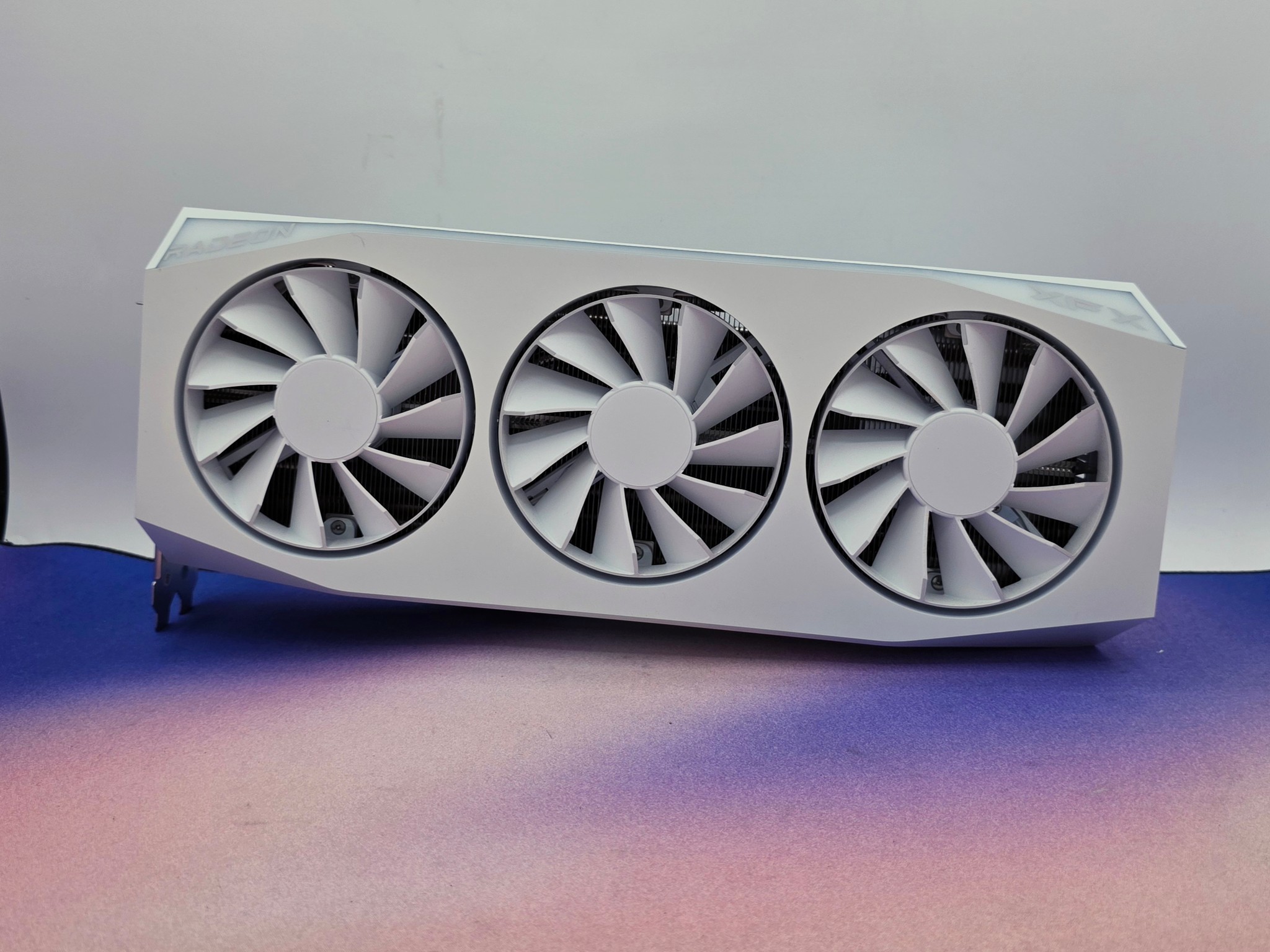 XFX RX 9070XT Quicksilver Magnetic Air White Edition