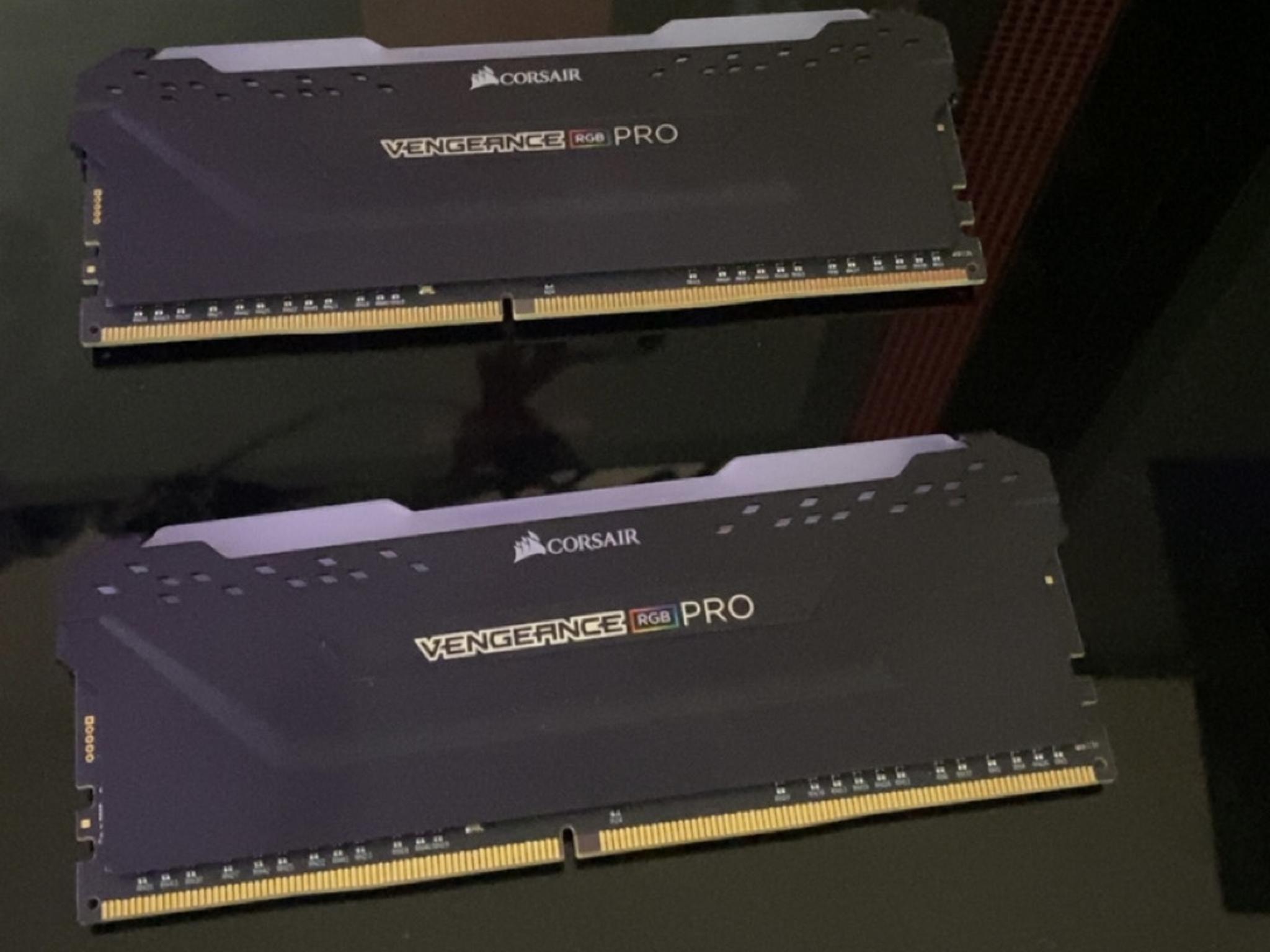 (32gb) Corsair Vengeance PRO RGB