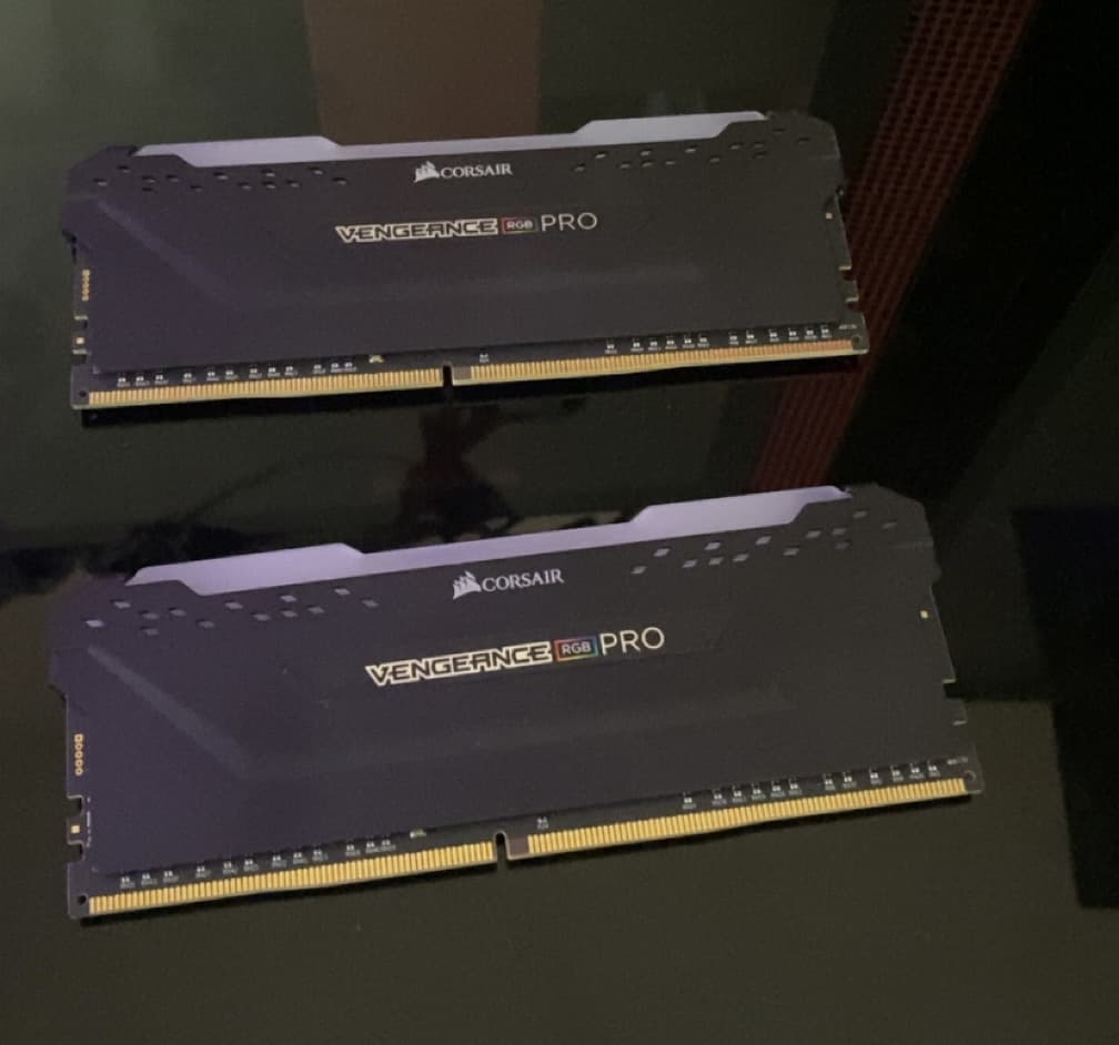 (32gb) Corsair Vengeance PRO RGB