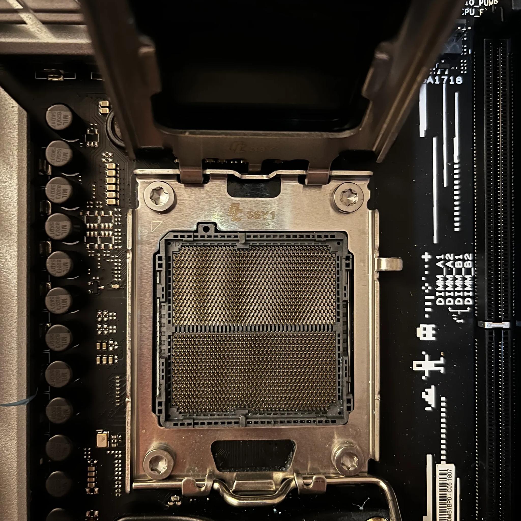 ROG STRIX B650-A GAMING WIFI & 32GB 2x16 DDR5 Kingston Fury Beast RAM Combo