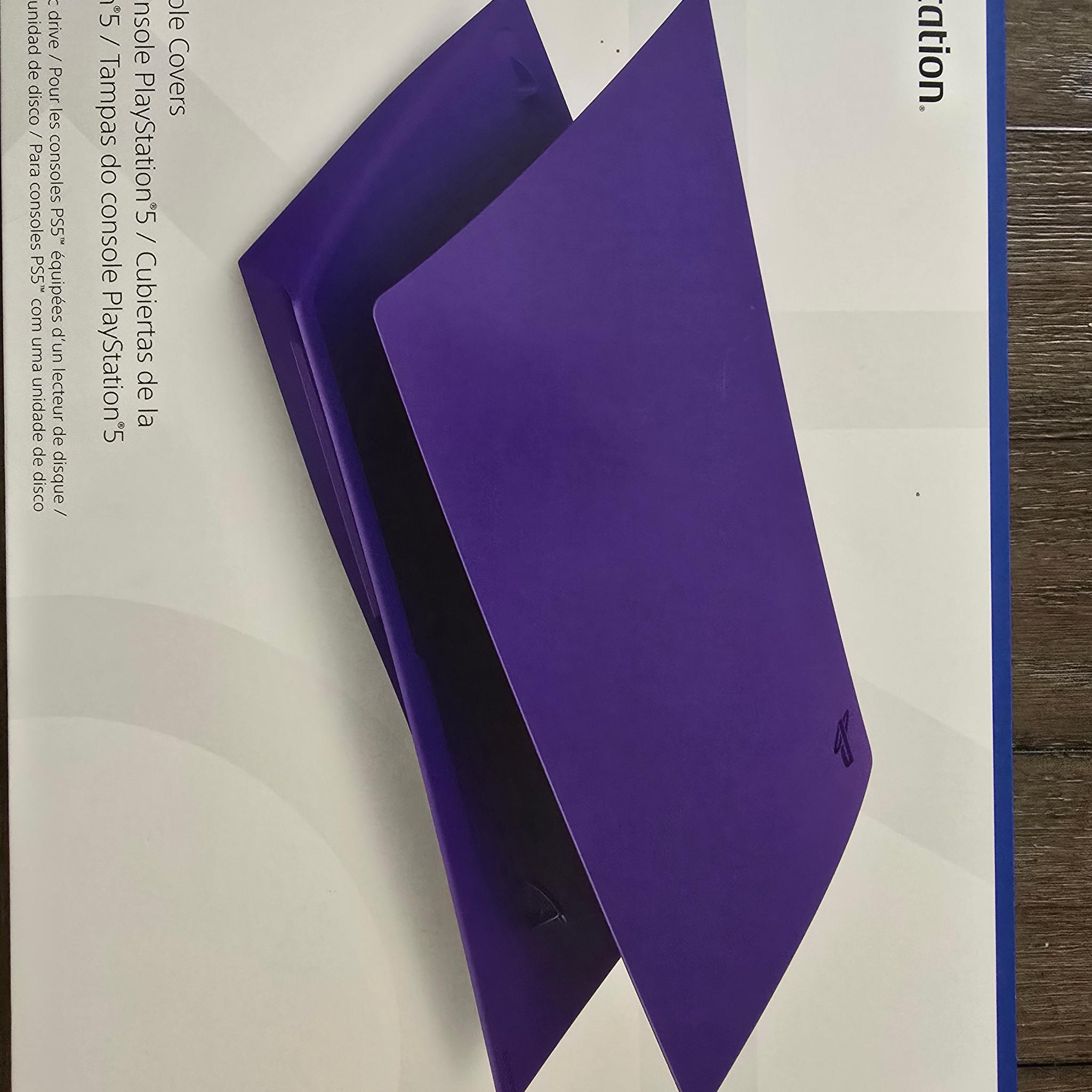 Sony Dualsense Edge and OG PS5 Plates
