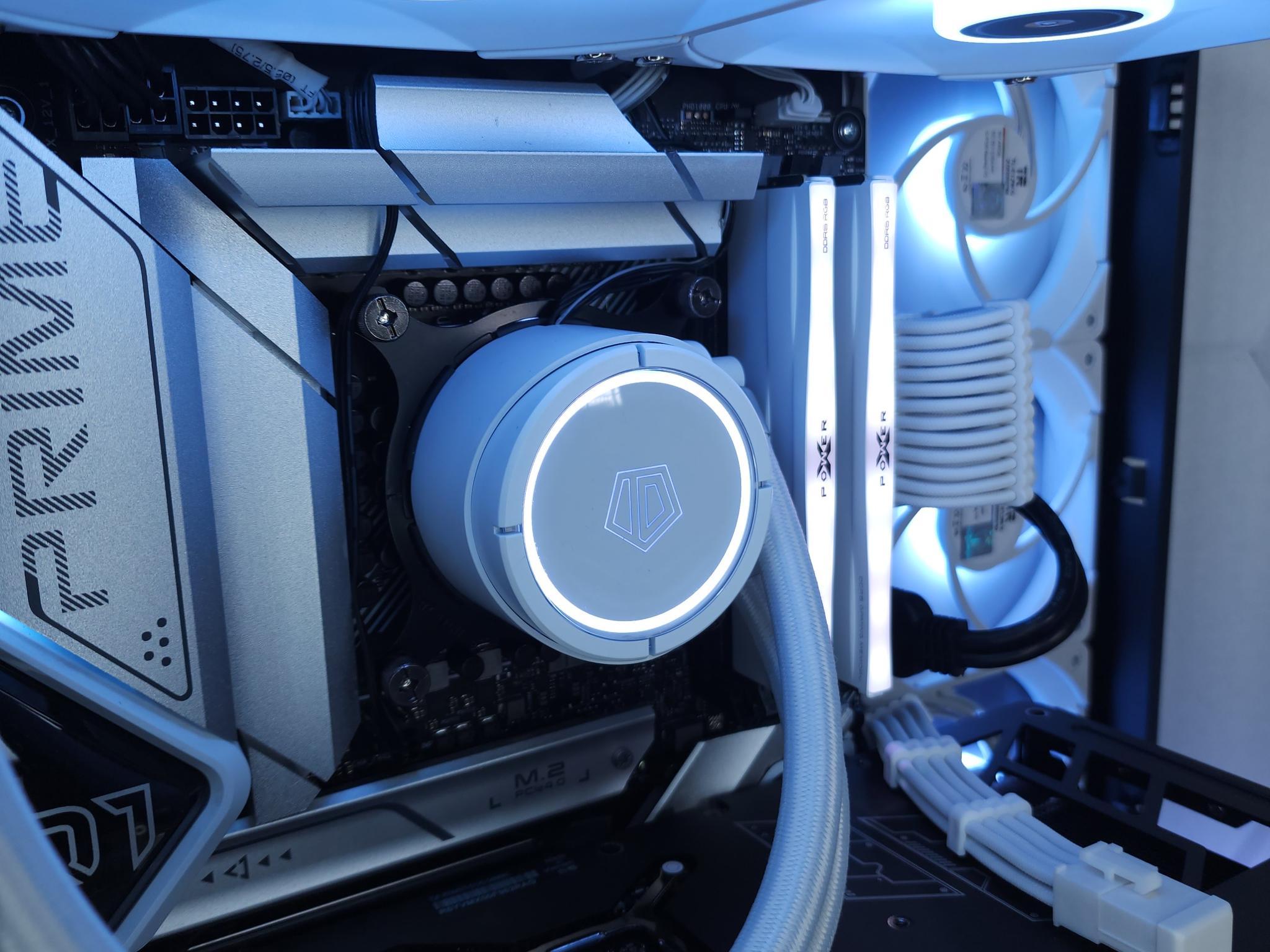 💙🤍RTX 4070 | Core i5 12600K | 32GB 6000MHz | 1TB NVMe SSD