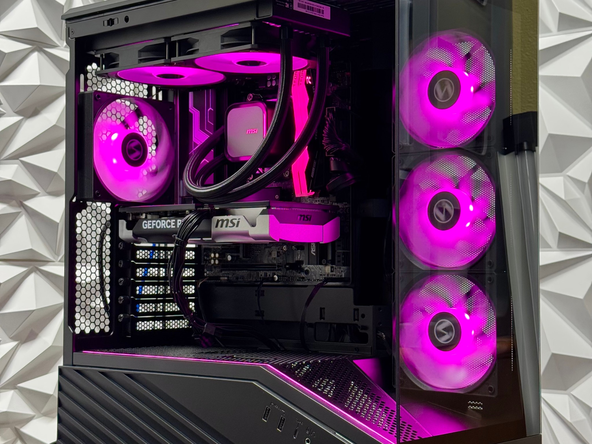 RTX 5060 Ti / 16GB DDR5 Ram / Ryzen 5 9600x / 1TB Samsung 970 Evo Nvme ssd / B850 / 650w