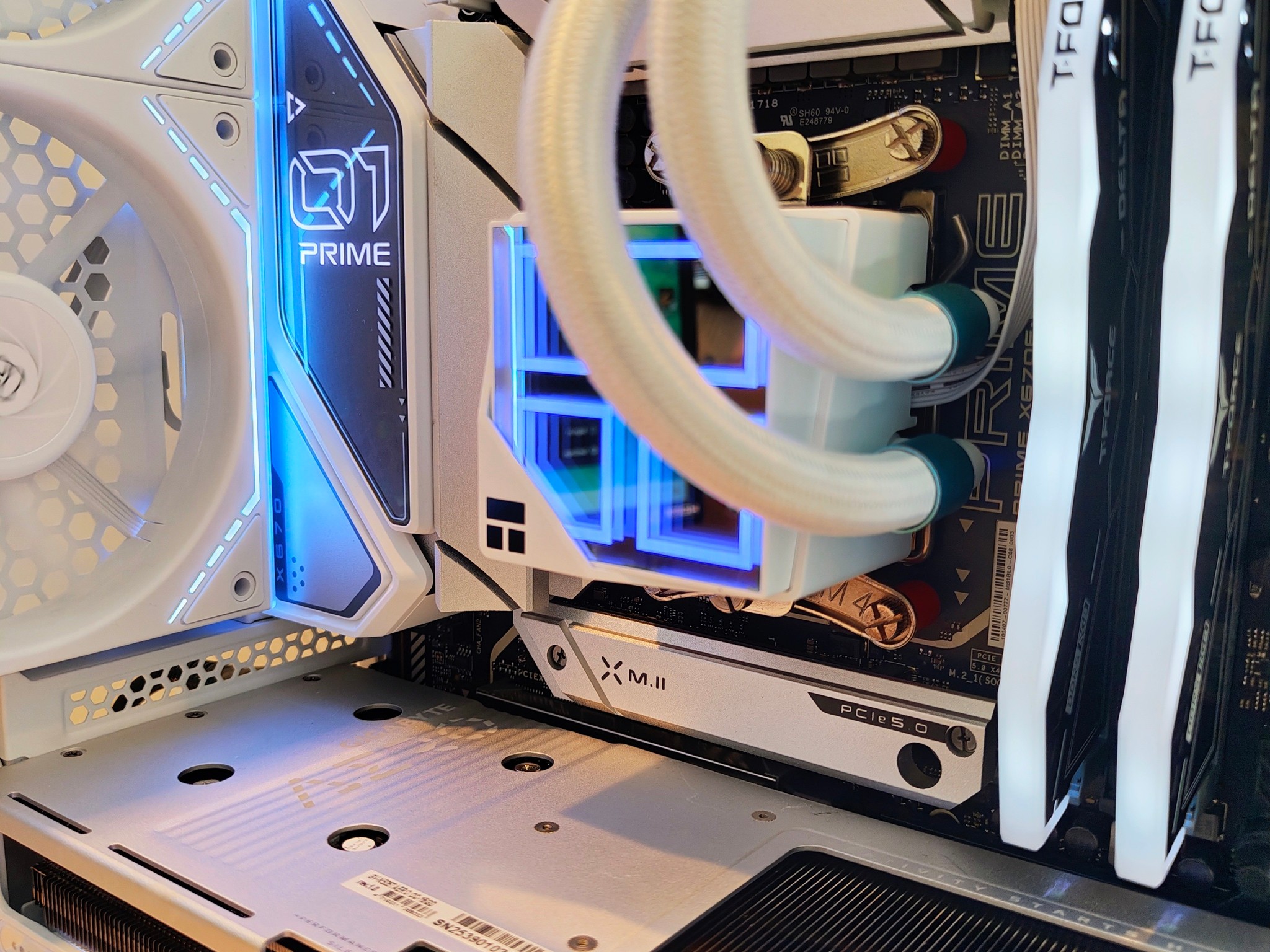 Glacier 🧊 RTX 5060 TI (16GB) | Ryzen 7 7700X | 32GB DDR5 | Gaming PC