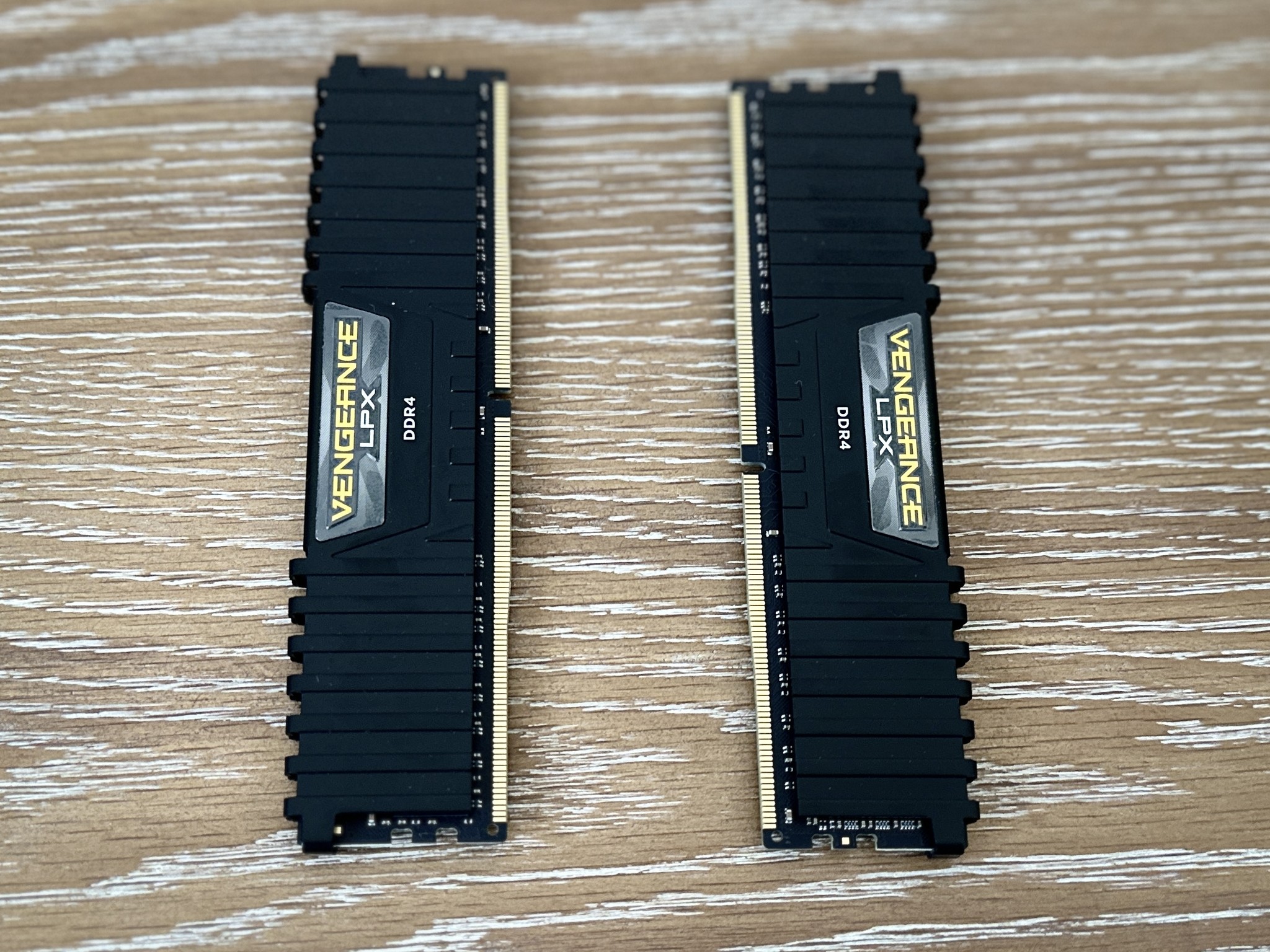 MASSIVE SALE! 32 GB DDR4 Corsair Vengeance LPX 3600MT/s