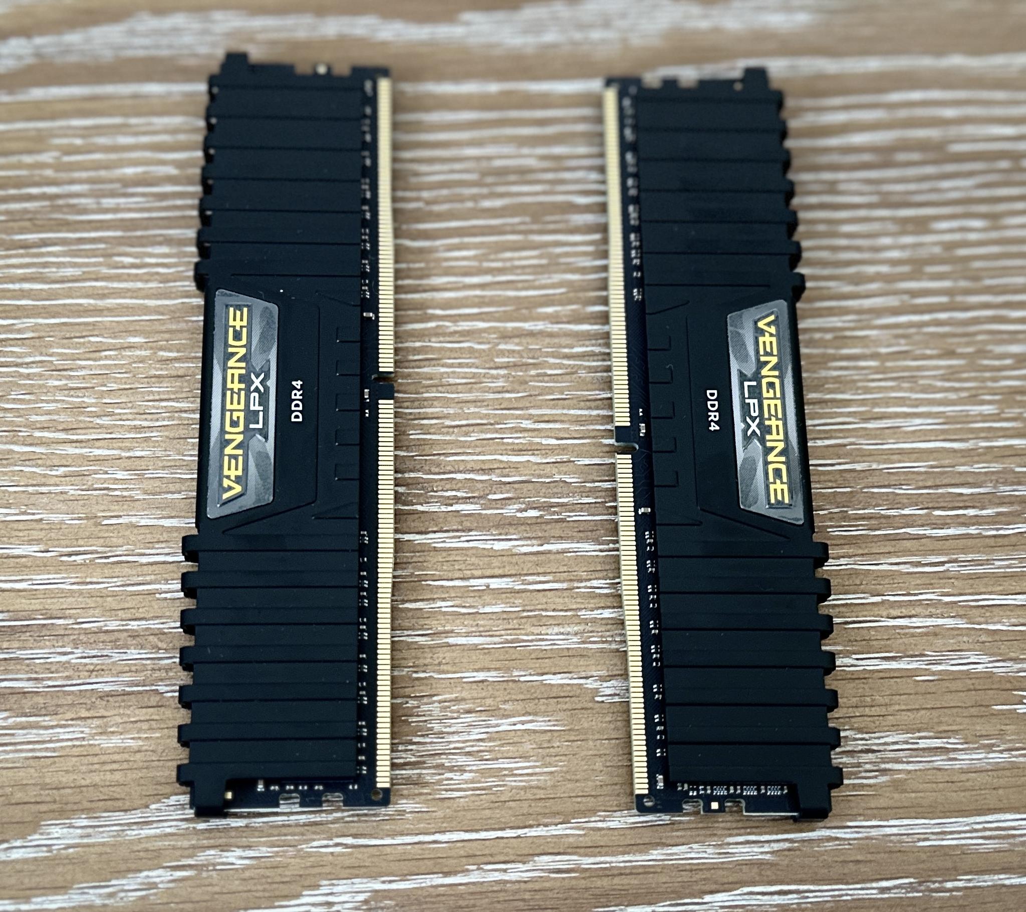 MASSIVE SALE! 32 GB DDR4 Corsair Vengeance LPX 3600MT/s