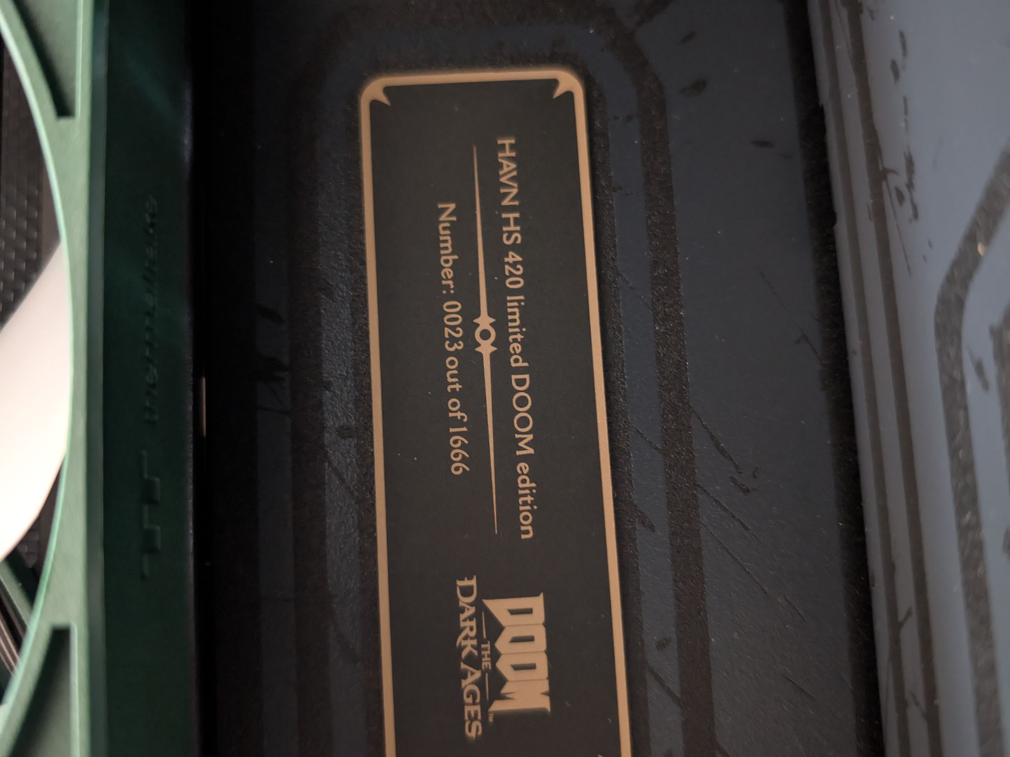 DOOM! Limited Edition - Havn HS420 - 5080 + 7800X3D + 32 GB DDR5 + 2TB Gen 5 SSD