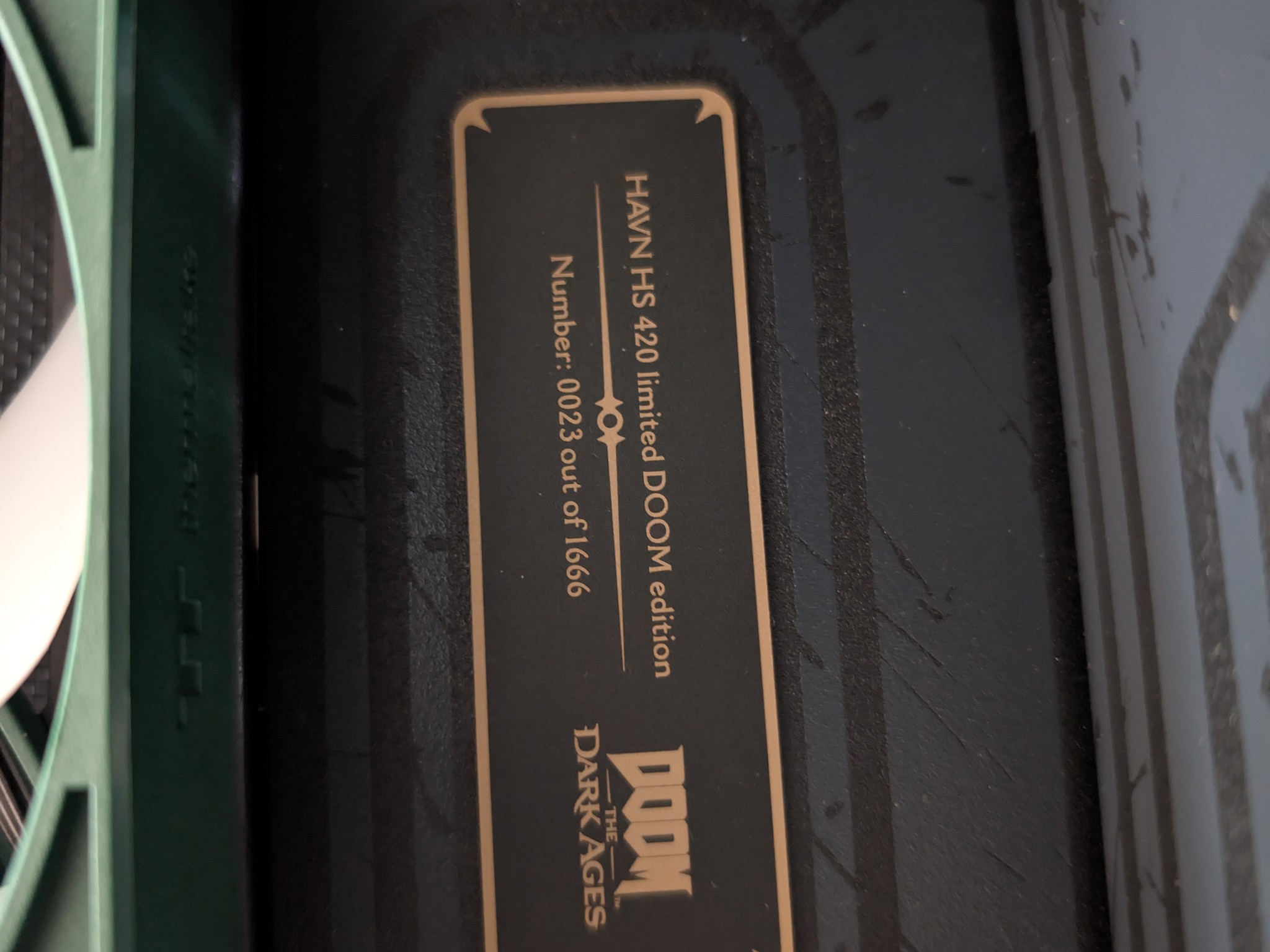 DOOM! Limited Edition - Havn HS420 - 5080 + 7800X3D + 32 GB DDR5 + 2TB Gen 5 SSD