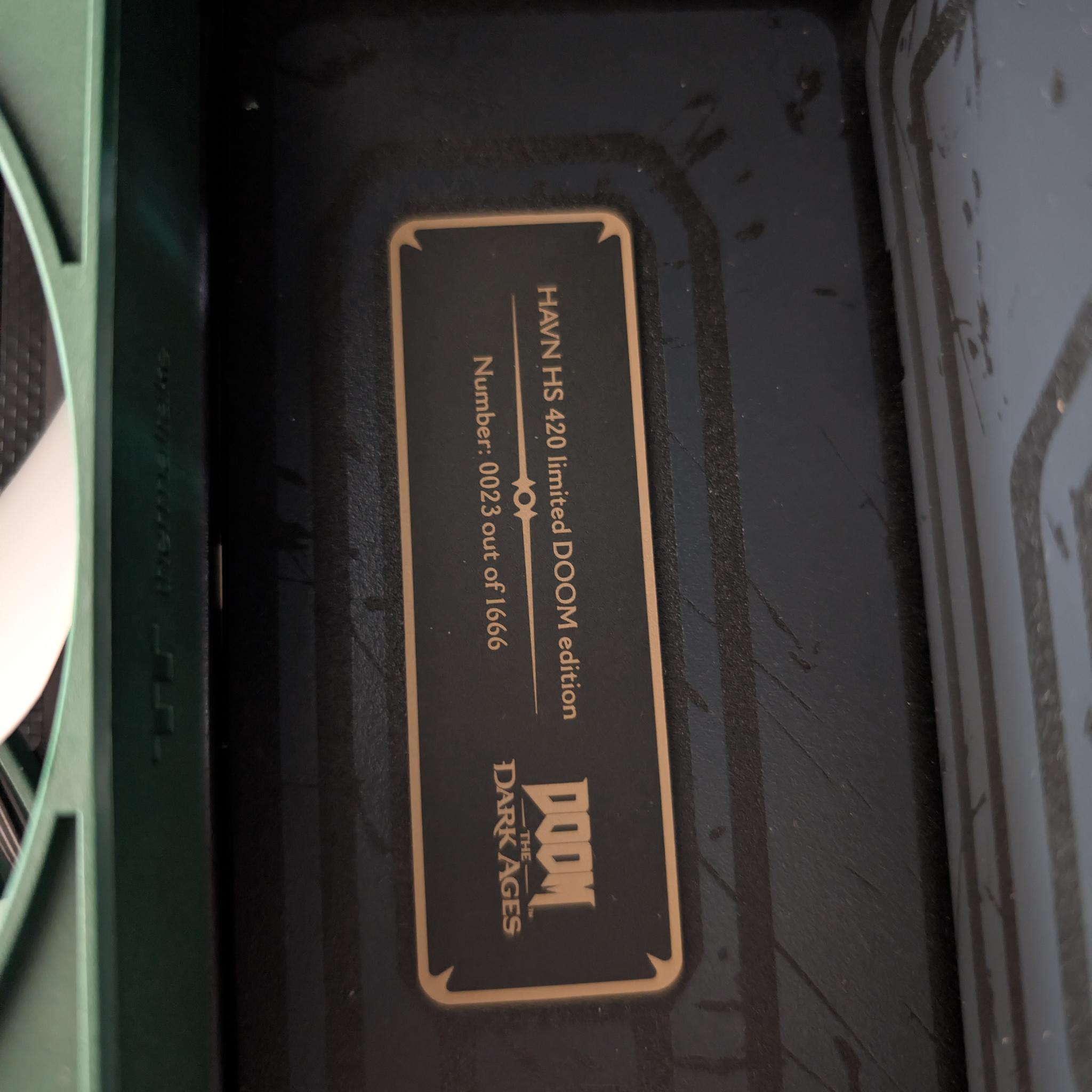 DOOM! Limited Edition - Havn HS420 - 5080 + 7800X3D + 32 GB DDR5 + 2TB Gen 5 SSD