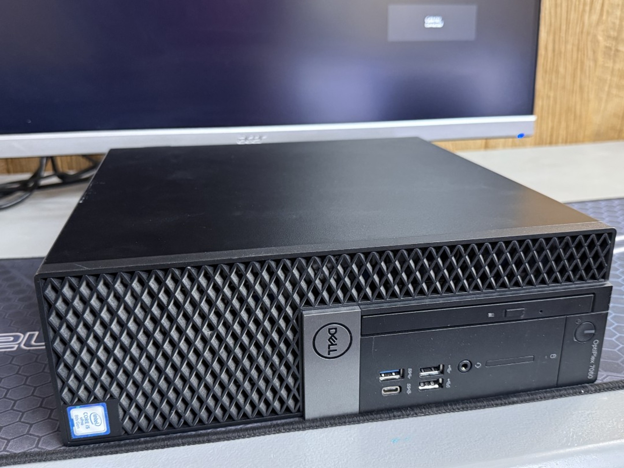 Dell OptiPlex 7060, i5, 16GB, 256 NVME, AMD RX 6400 LP - VERY LIGHT "Gaming" - Windows 11 PRO