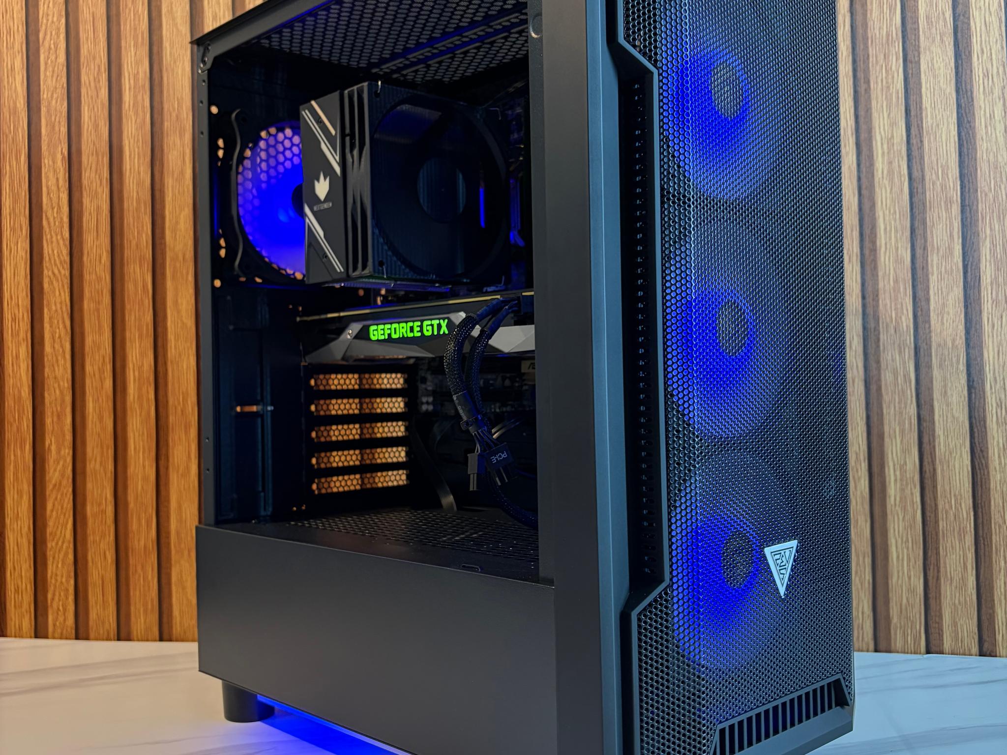 GTX 1080 | I5 7400 | 16GB DDR4 | 500GB SSD