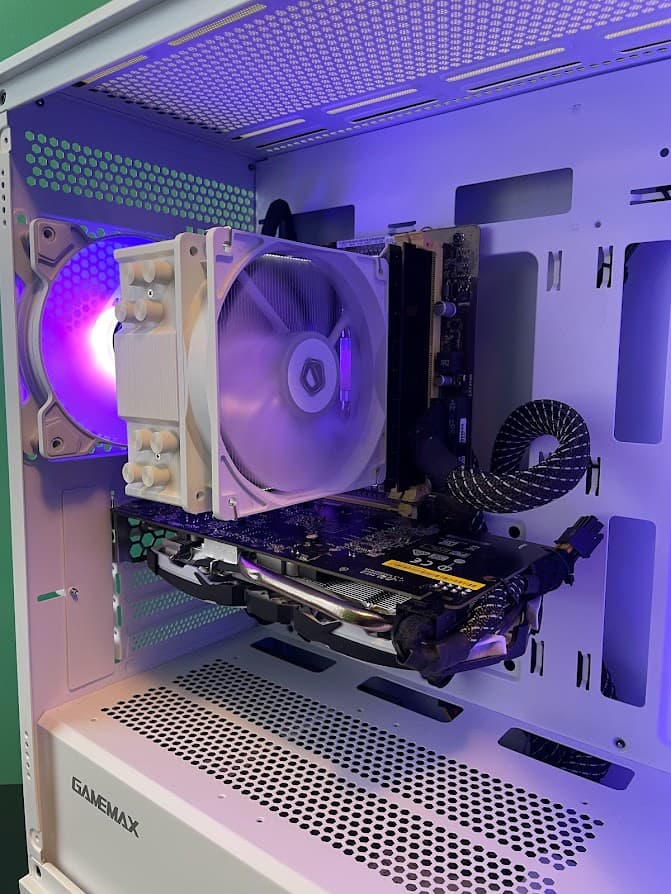 RGB White Gaming PC| Intel i5 / Amd RX580 / 8GB / 1TB Win 10 Pro WiFi
