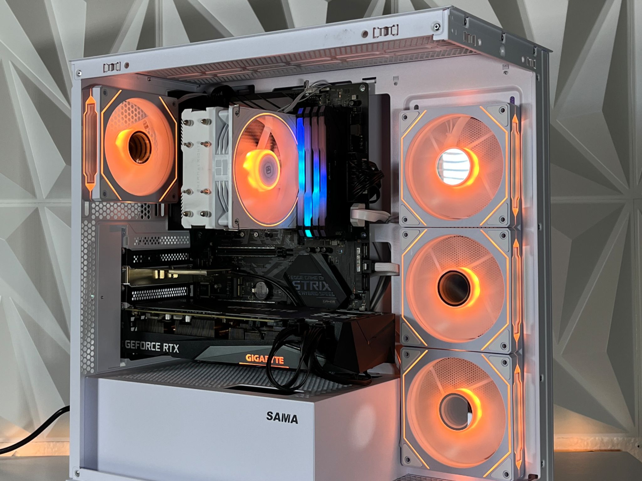 RTX 3070 OC, Ryzen 7 3700X, 32GB RAM | White RGB Gaming Computer