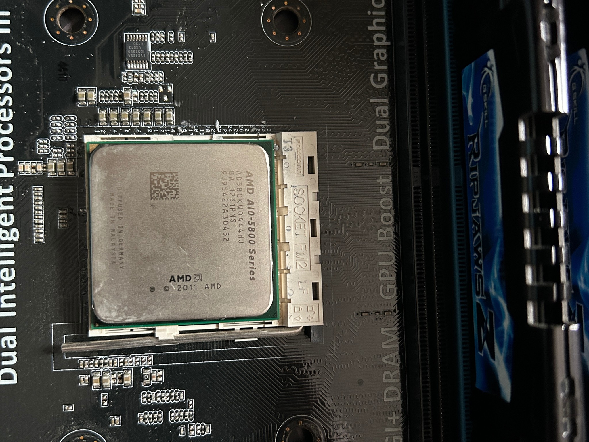 AMD A10-5800 + ASUS F2A85-V PRO + G. SKILL RipJaws X 8 GB (2 x 4GB)