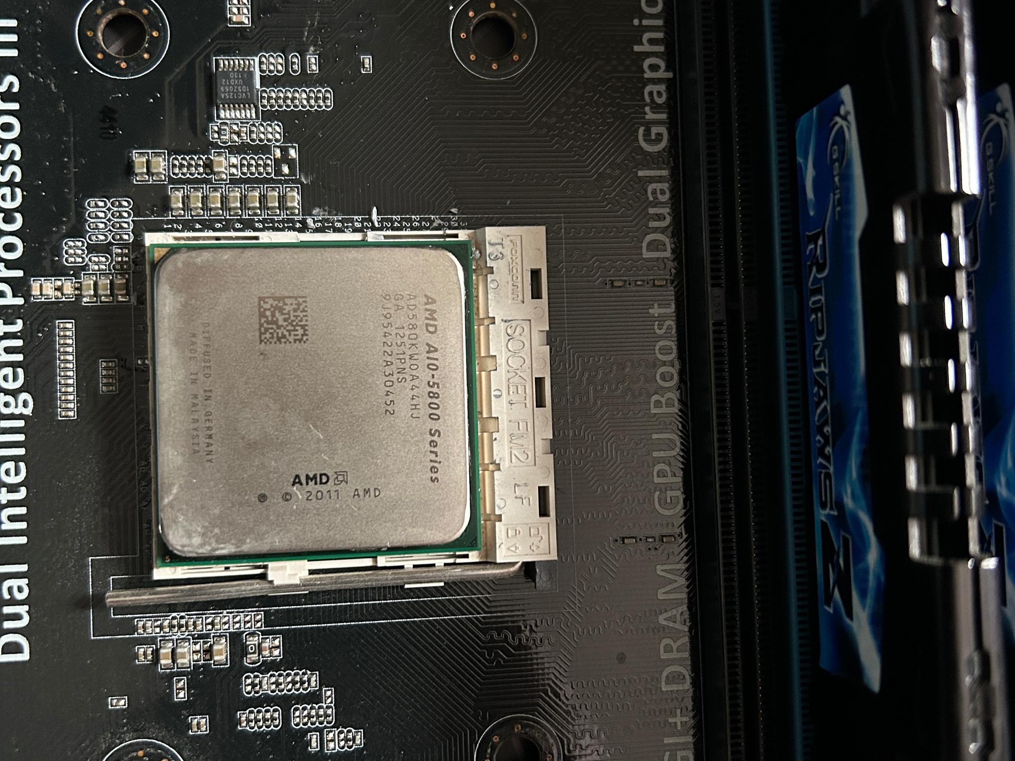 AMD A10-5800 + ASUS F2A85-V PRO + G. SKILL RipJaws X 8 GB (2 x 4GB)