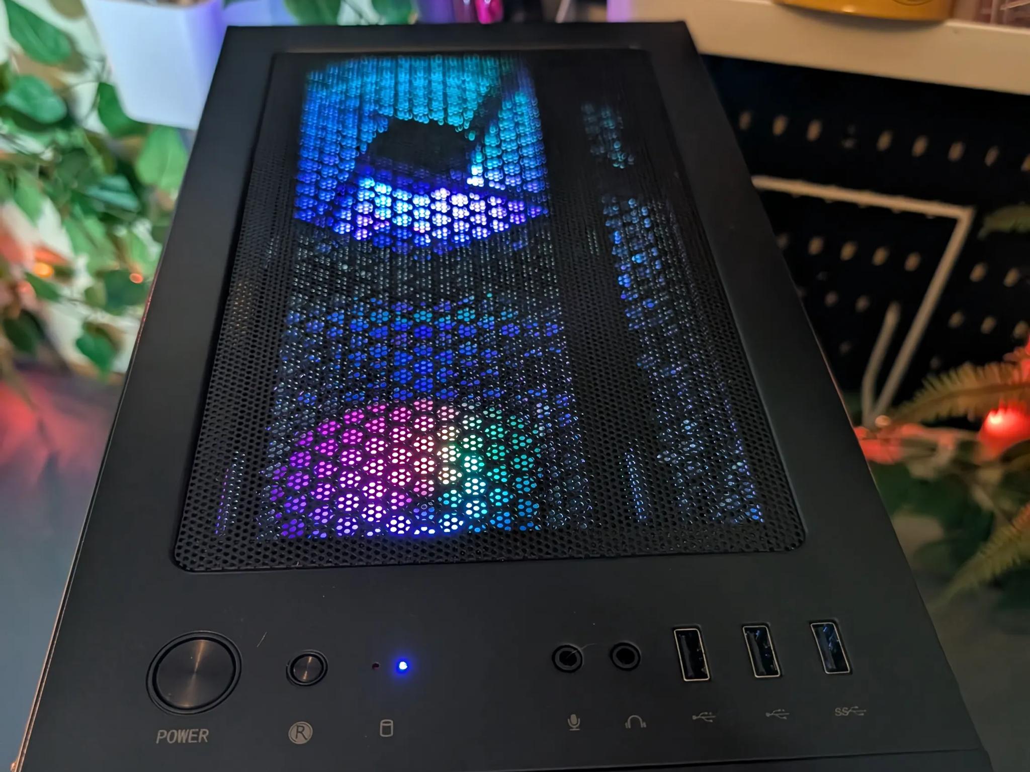 GTX 1660 Super / Ryzen 5 5500 / 16GB DDR4 3600MHz / 1TB NVMe / WiFi / RGB