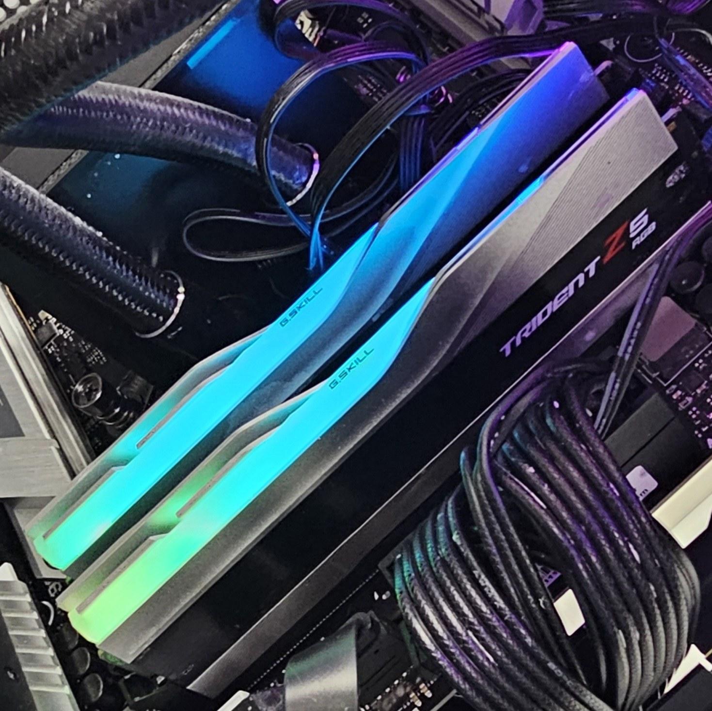 32GB DDR5 (2x16GB) CL34 7200MT/s G.Skill Trident Z5 RGB