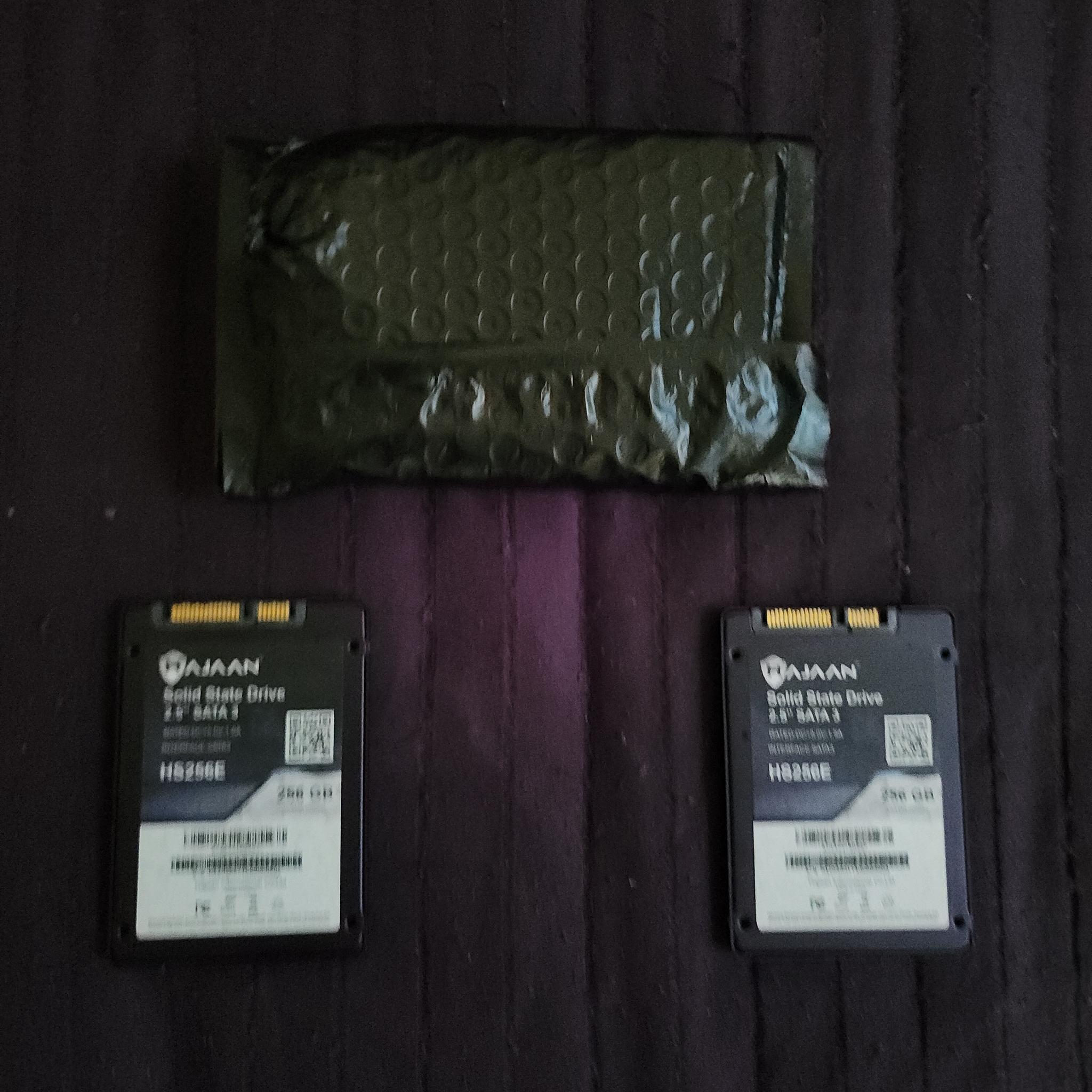 LOT OF 2 | 256GB SSD 2.5" HAJAAN (READ)