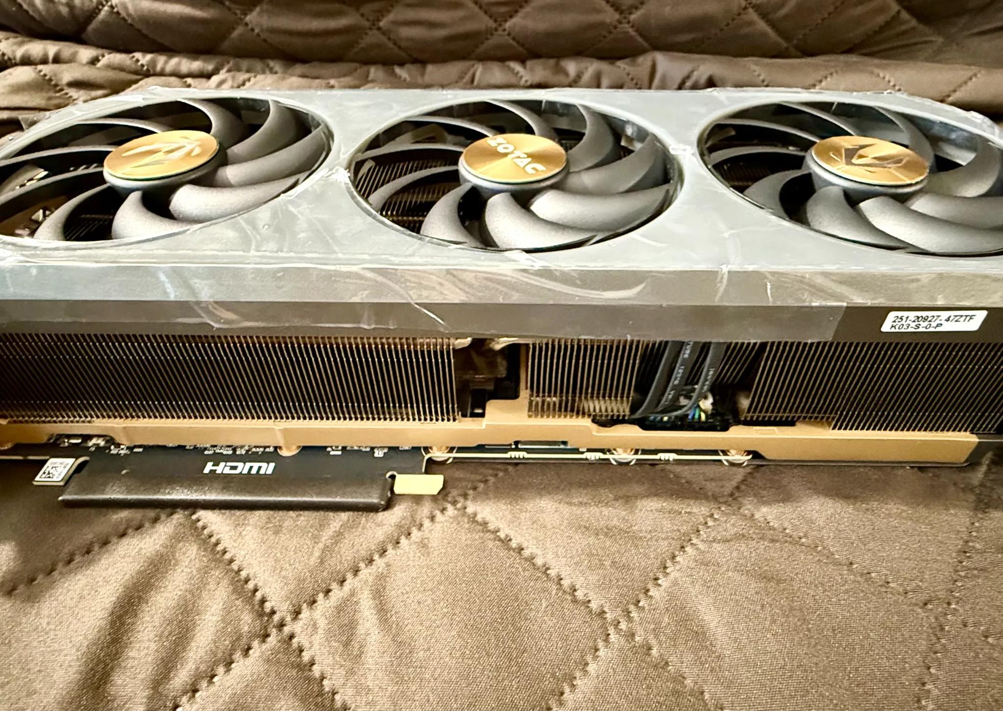 ZOTAC Gaming GeForce RTX 5090 AMP Extreme Infinity - DLSS 4 - 32GB - GDDR7