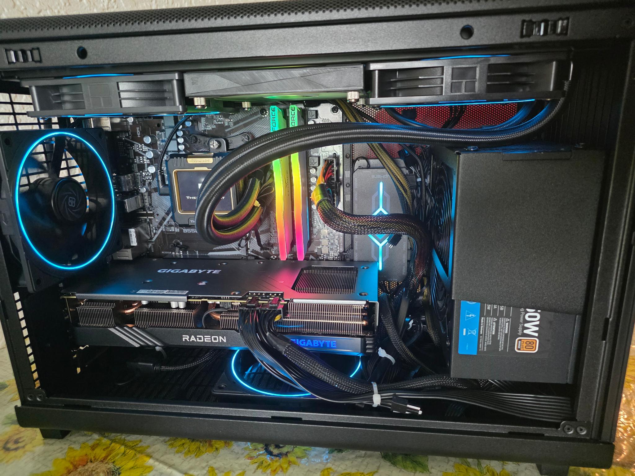 R5 5500 + RX 7600 XT | 32GB DDR4 | 500GB SSD / 512GB HDD