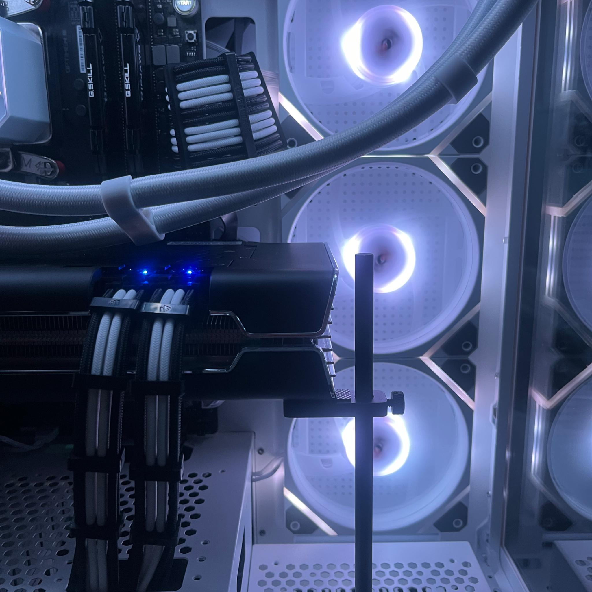 Black and white Gaming PC! Ryzen 7 5800X 8-core! Radeon 5700XT Ultra thicc III, 1440 beast