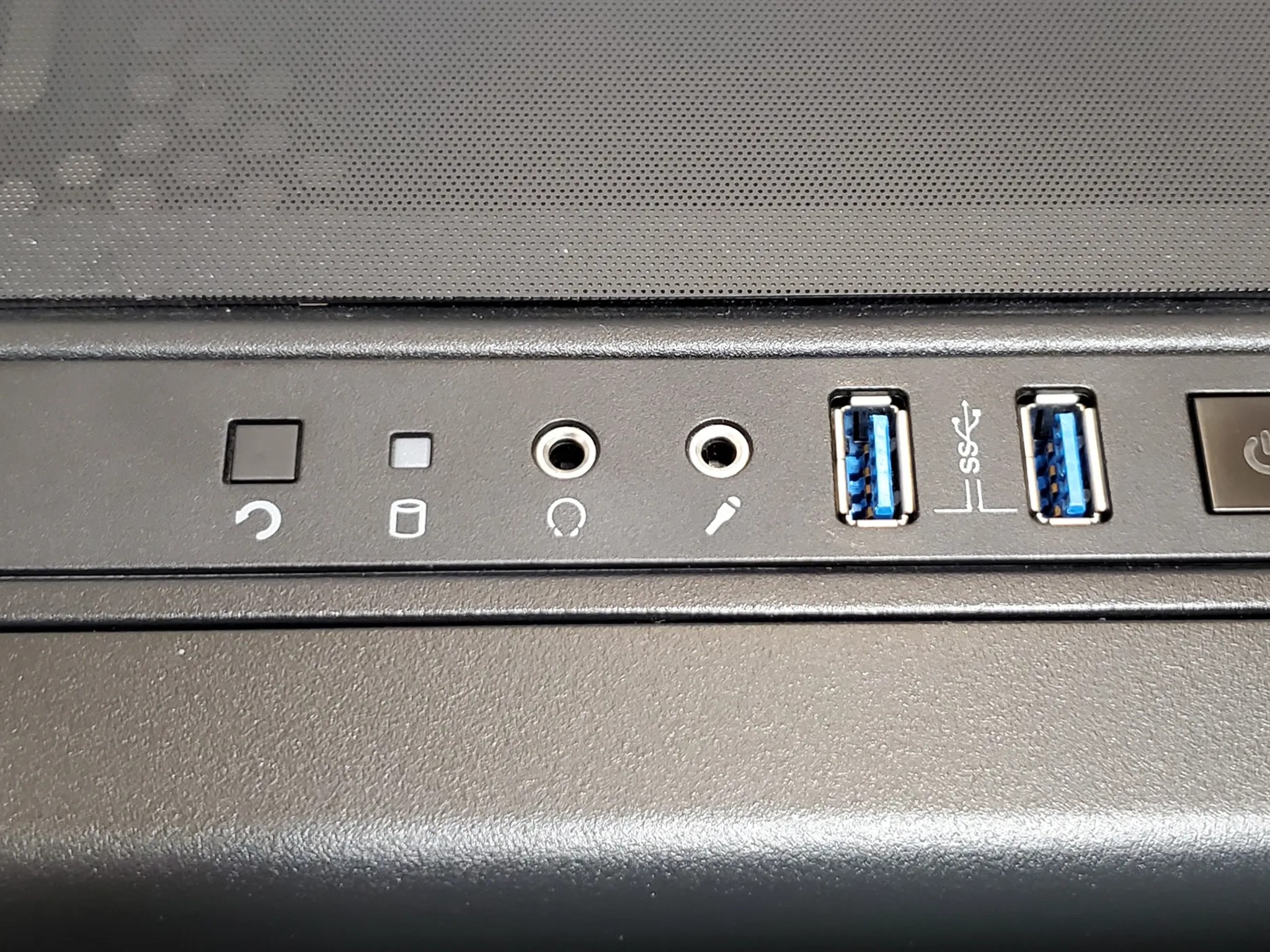 Custom PC Intel i7-8700K @3.7Ghz | AMD FirePro W5100 4GB | 16GB DDR4 RAM | 500GB NVME | Win11 ProSSD