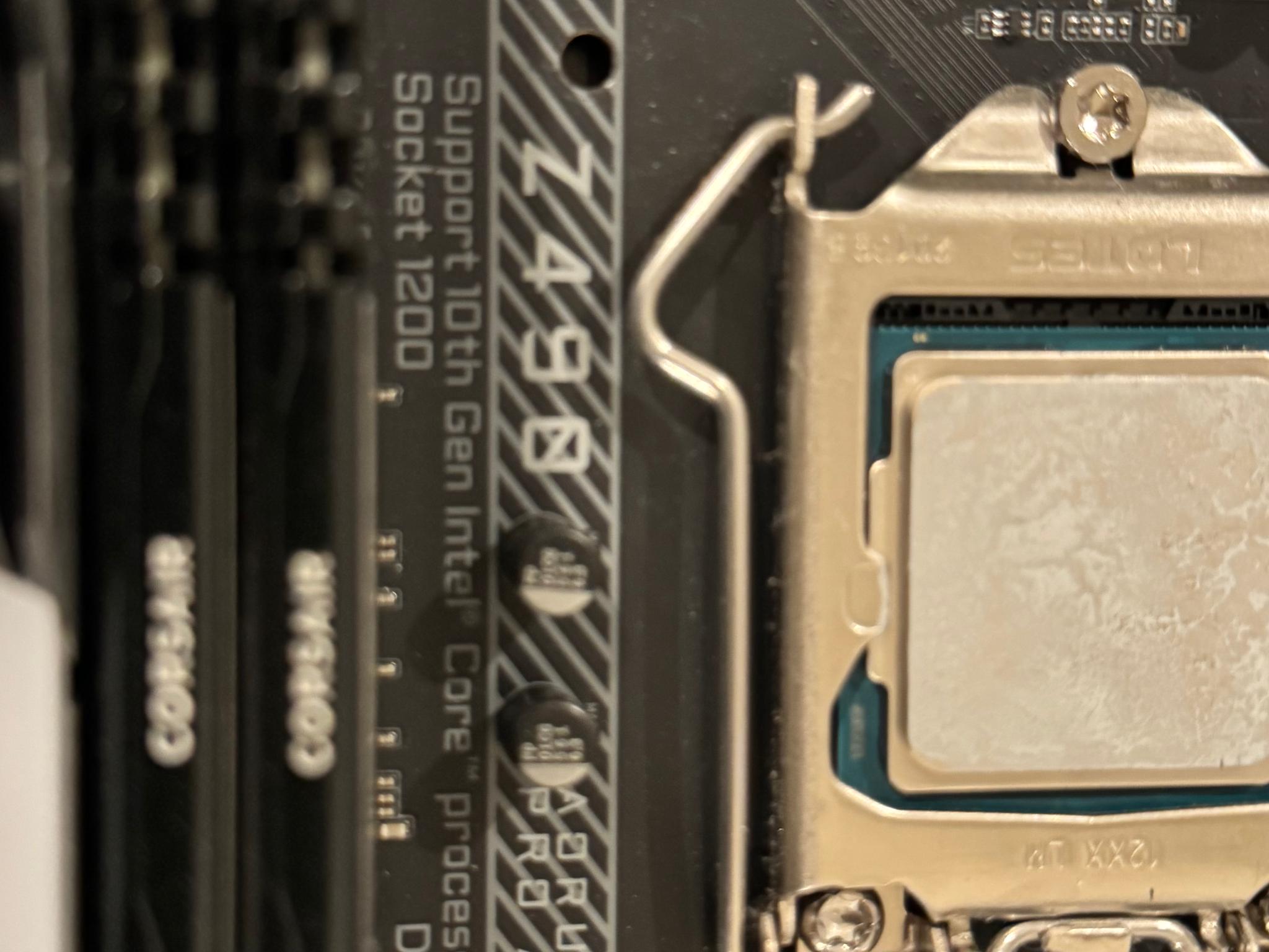 Gigabyte Z490 Aorus Pro AX (Wi-Fi 6) + Intel Core i5-10400 Combo + Optional 32GB RAM