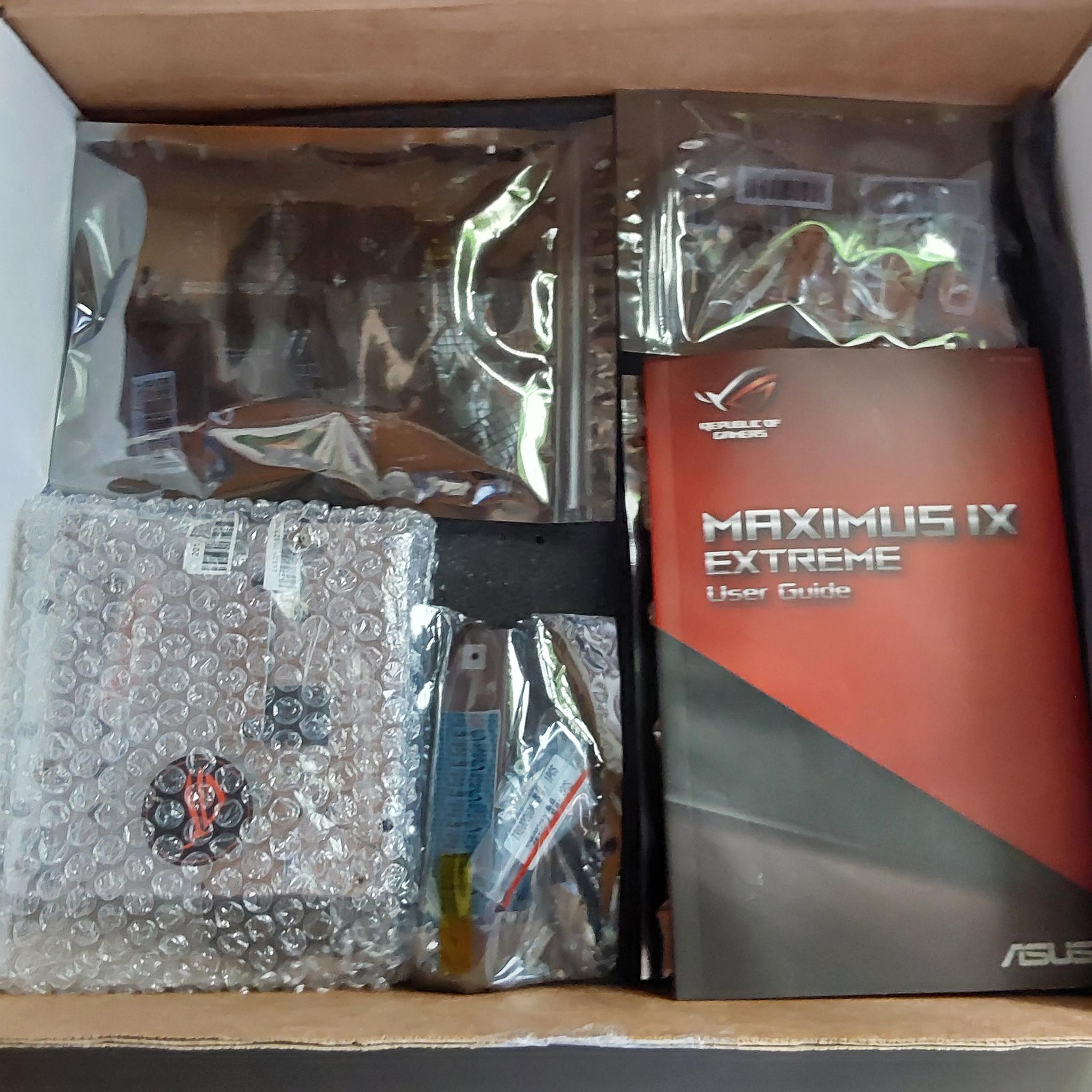 ASUS ROG Maximus IX Extreme Z270 LGA 1151 Intel DDR4 EATX Motherboard