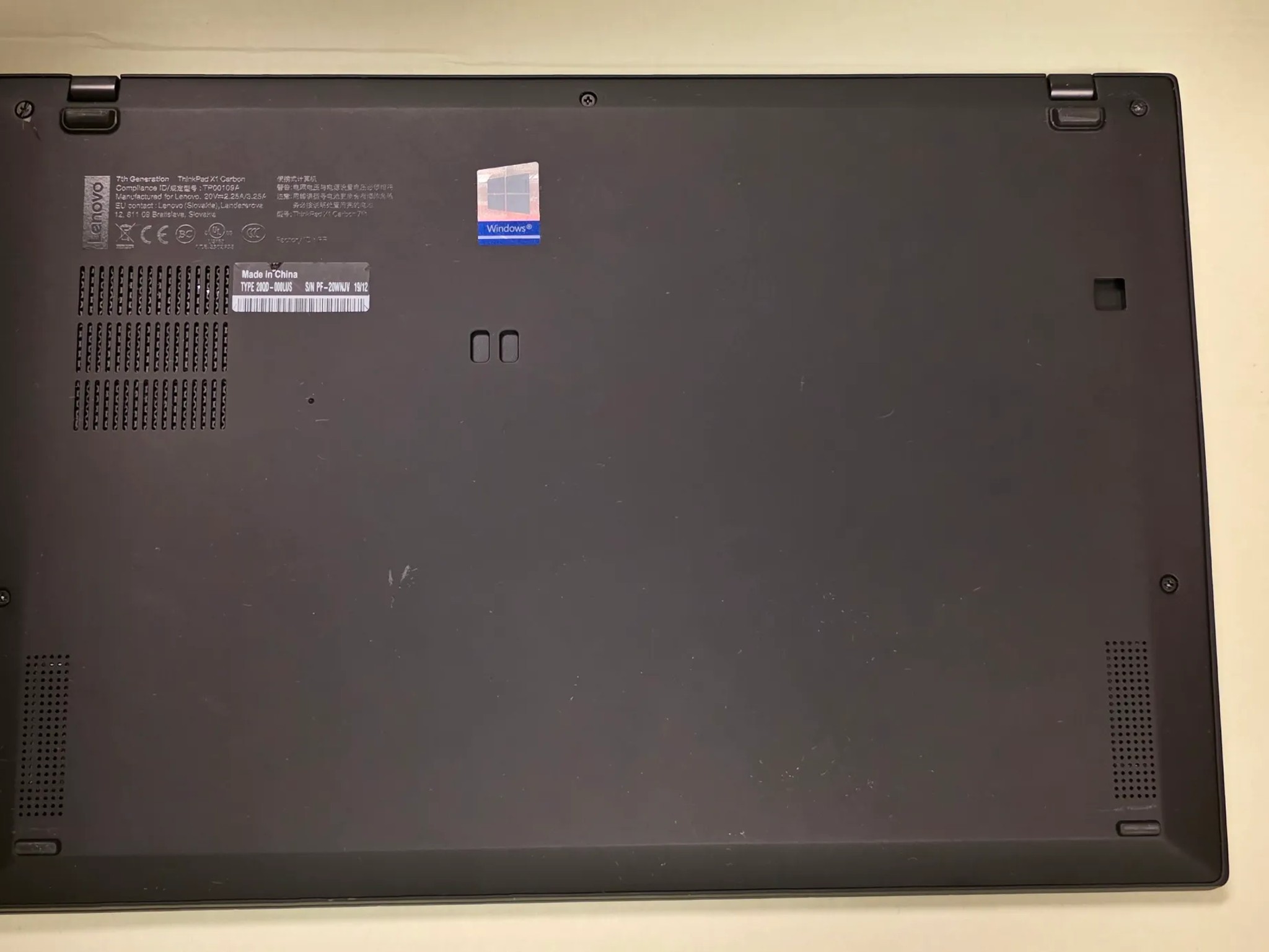 Lenovo X1 Carbon 7th gen 14in, Windows 11, i7, 512GB storage, 16GB Ram, touchscreen with AC adapter