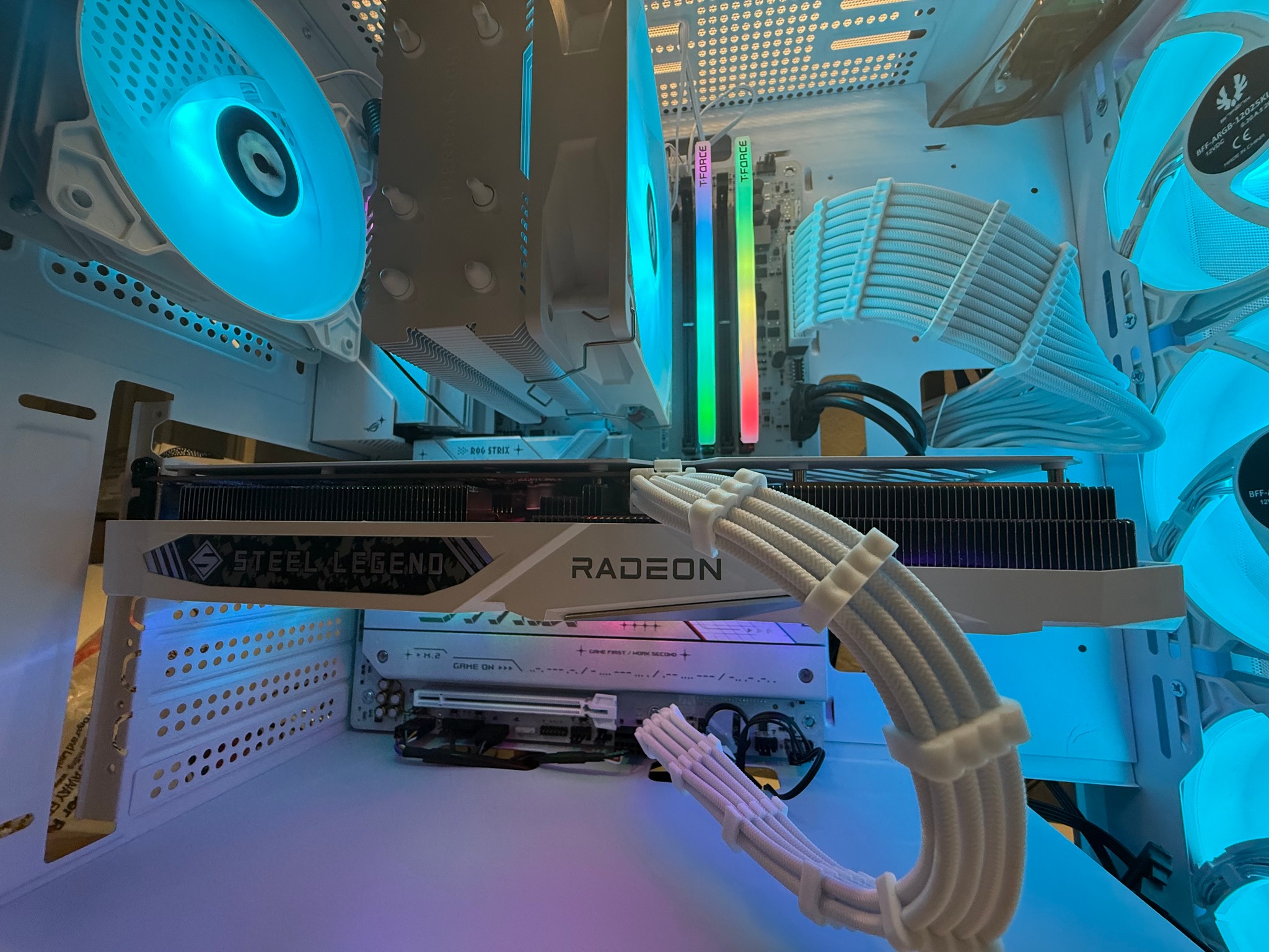 🔥 High-Performance Gaming PC – RX 7600 / Ryzen 5 9600X (White Build) 🔥