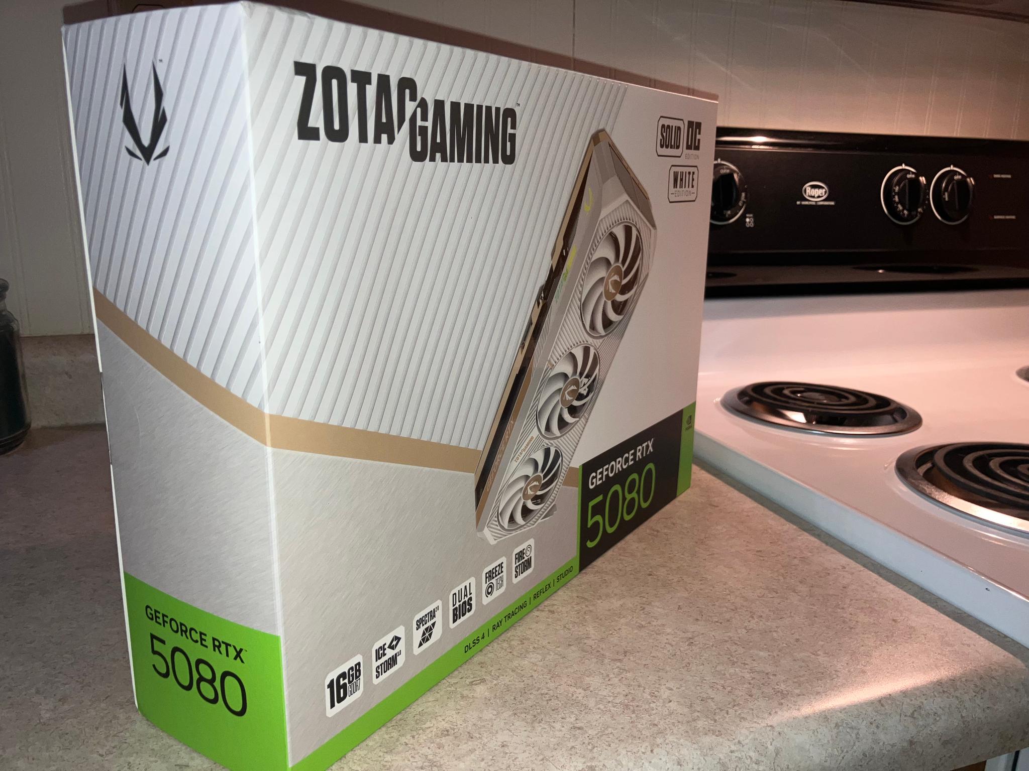 ZOTAC GAMING GeForce RTX 5080 SOLID OC White Edition