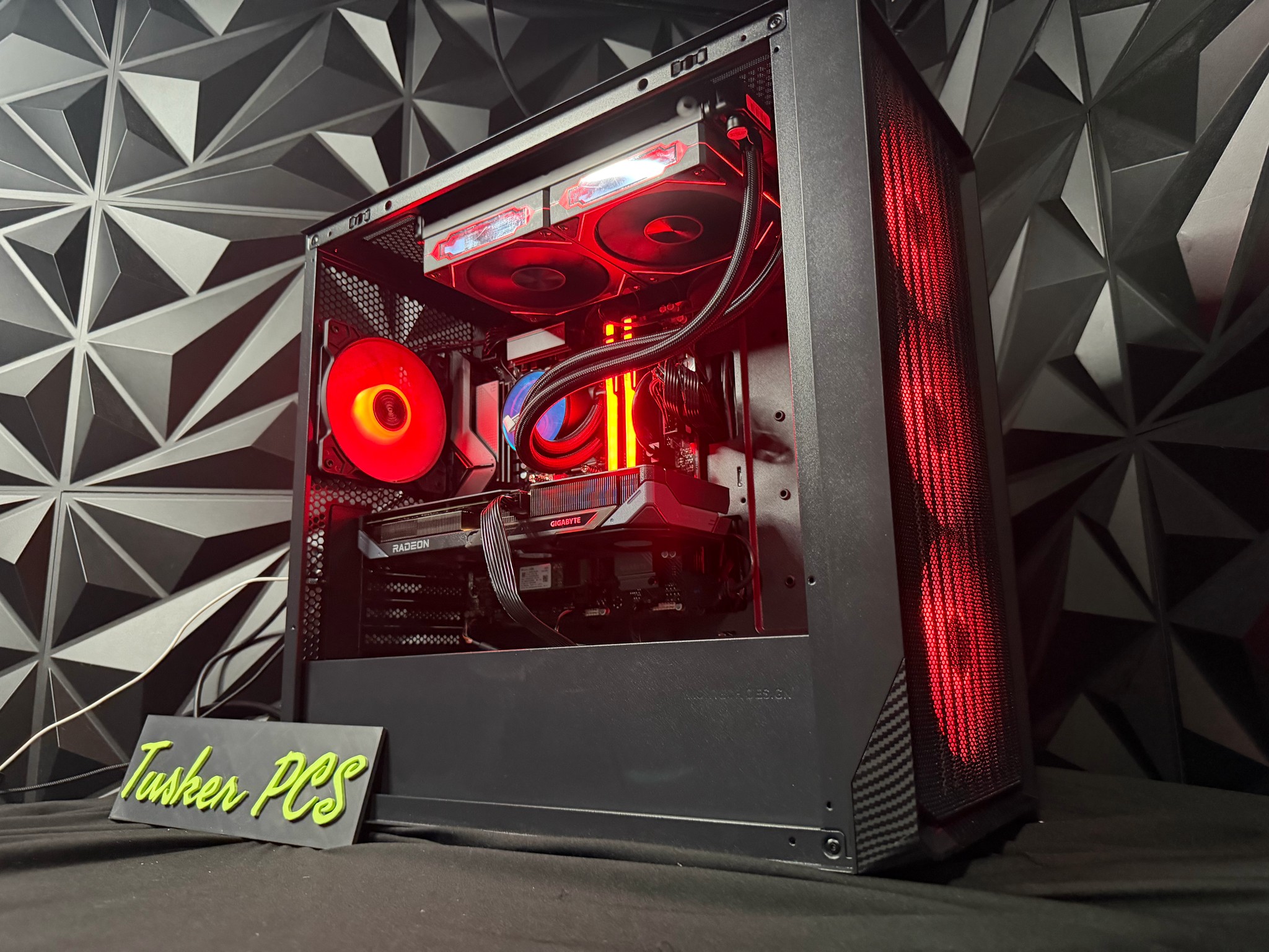 ⛈️🖤 DARK & STORMY 🖤⛈️ Ryzen 5 7600X| RX 9060XT| 16 GB RGB DDR5| 1.25 TB NVMe| 650W PSU