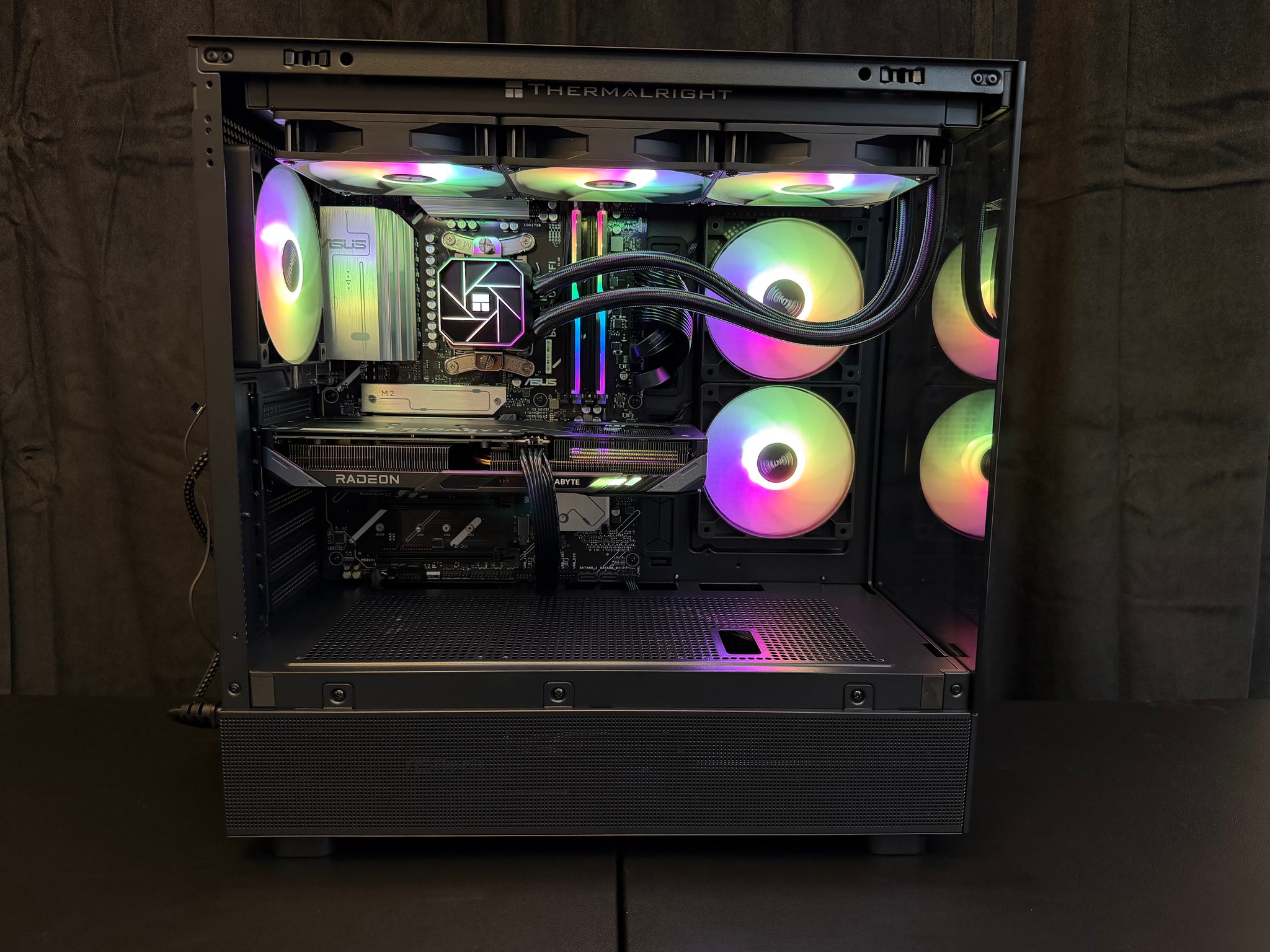 RX 9060 XT 16GB OC • RYZEN 7 9800X3D • B850 PLUS WIFI • 32GB DDR5 • 2TB SSD • 360MM AIO • NEW PC