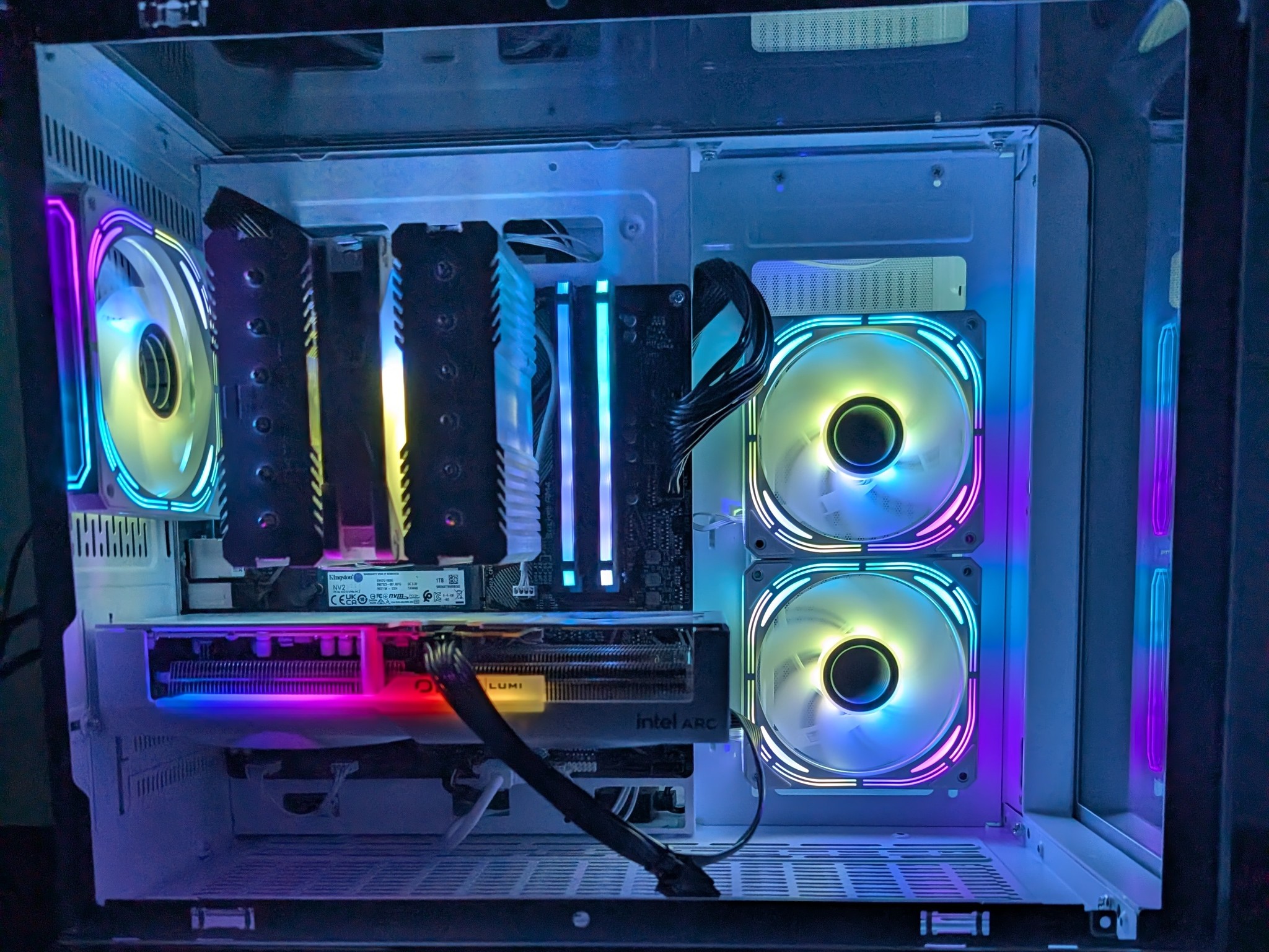 White Compact Gaming PC Arc B580-Ryzen 7 5700x-32GB DDR4 3200-1 TB NVME