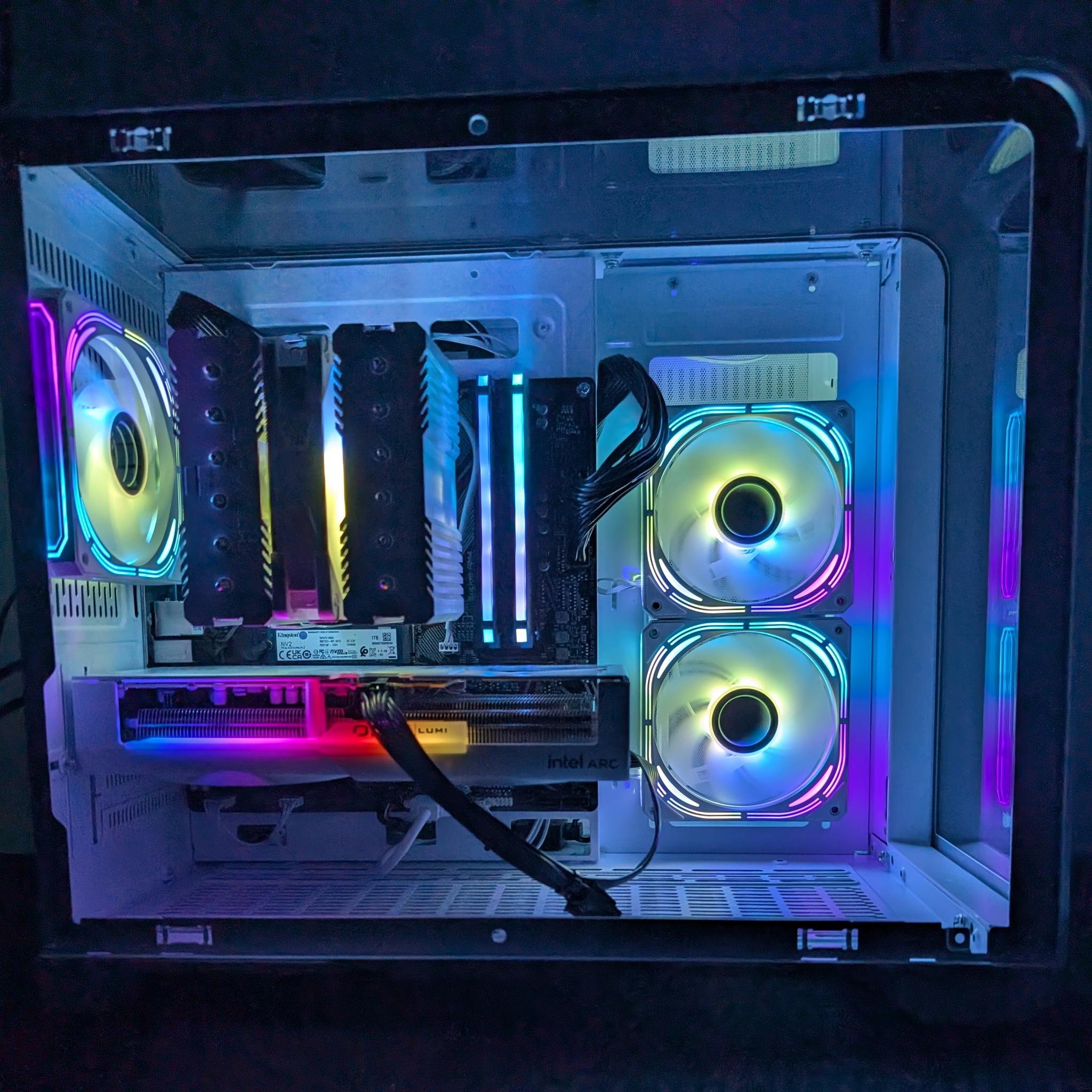 White Compact Gaming PC Arc B580-Ryzen 7 5700x-32GB DDR4 3200-1 TB NVME